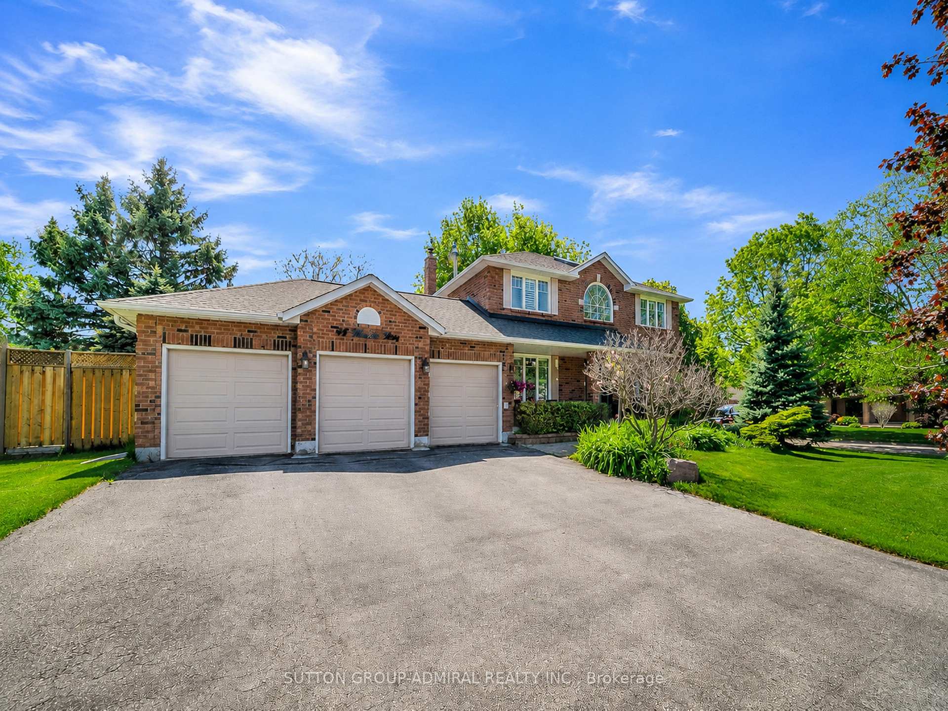 Photo 1 of 48 Maple Way, East Gwillimbury, Sharon — HOMEH
