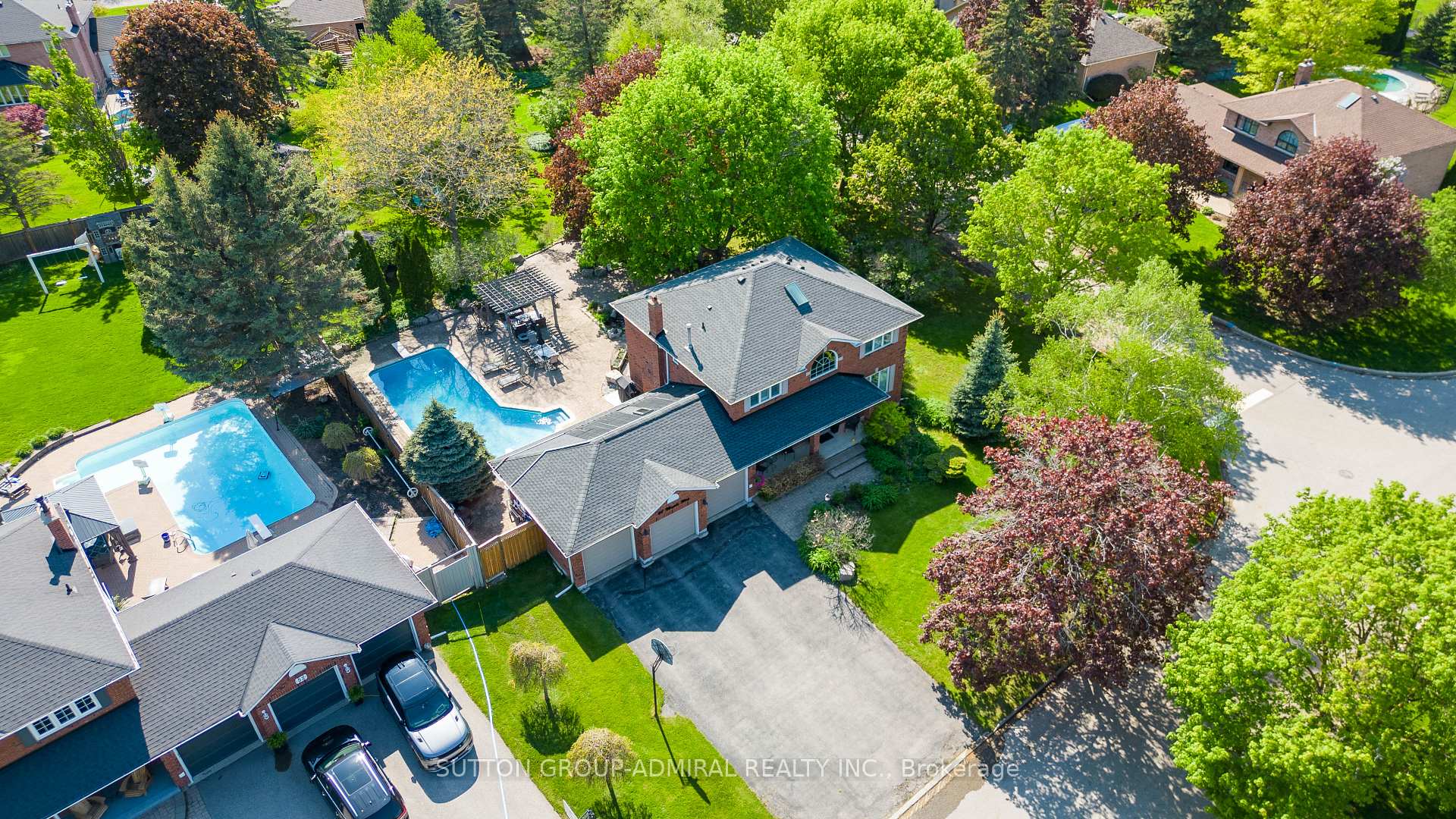 Photo 2 of 48 Maple Way, East Gwillimbury, Sharon — HOMEH