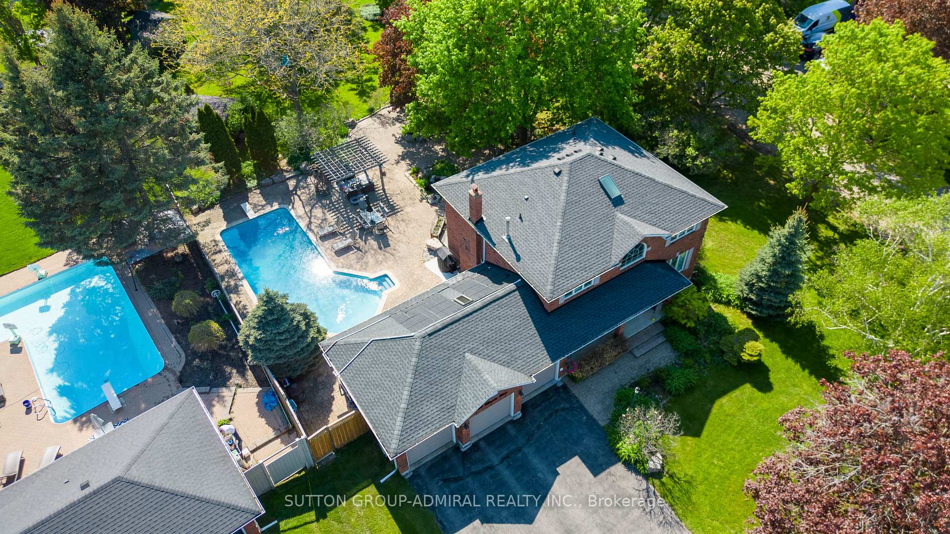 Photo 4 of 48 Maple Way, East Gwillimbury, Sharon — HOMEH