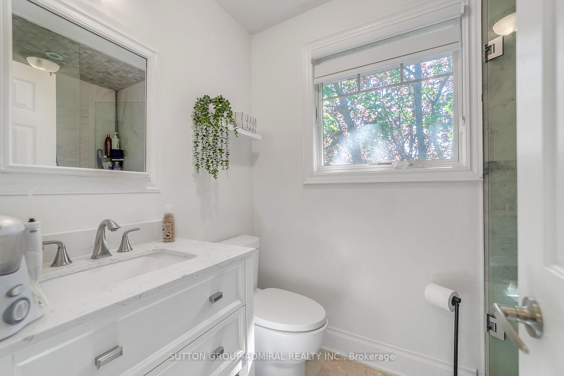 Photo 32 of 48 Maple Way, East Gwillimbury, Sharon — HOMEH
