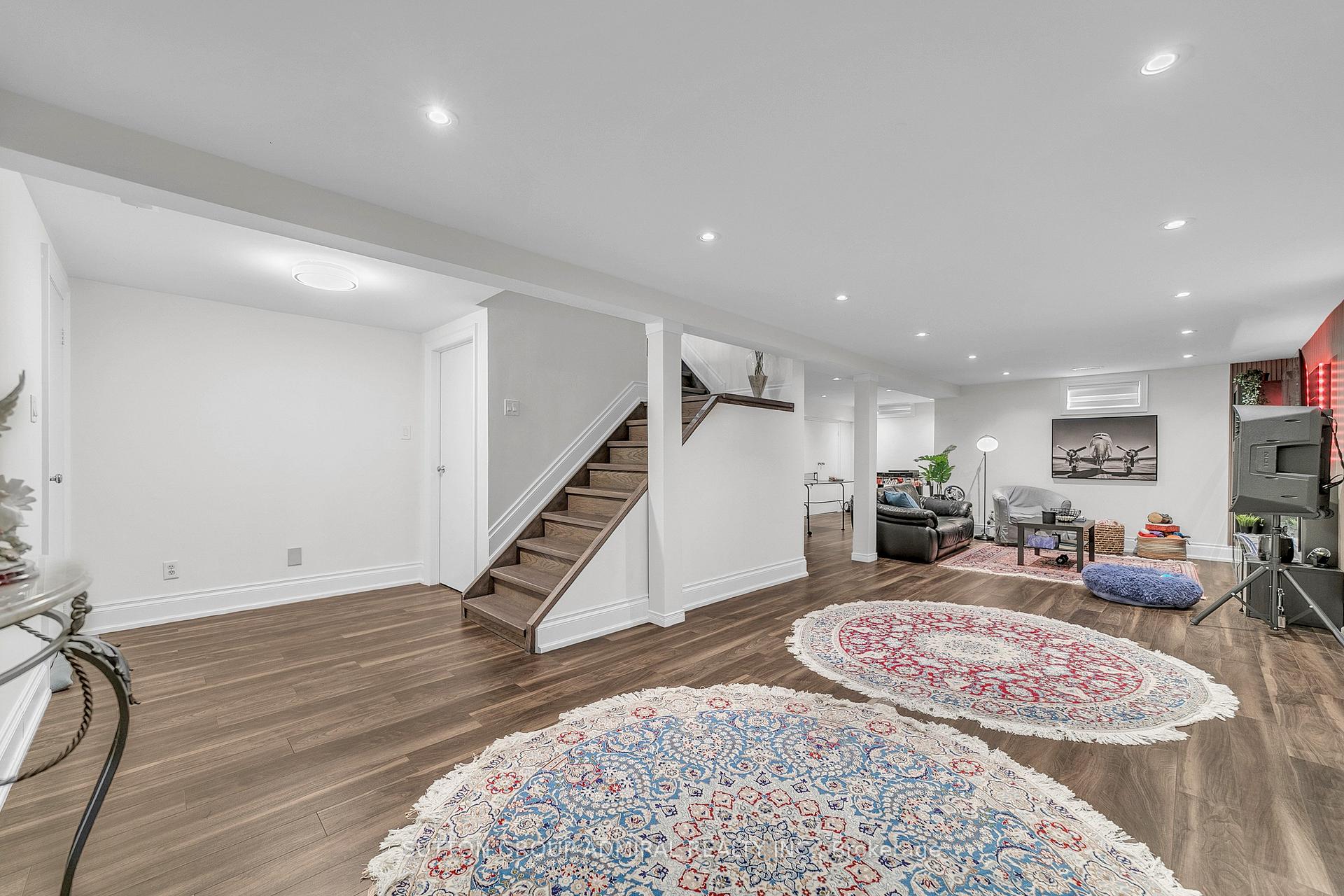 Photo 34 of 48 Maple Way, East Gwillimbury, Sharon — HOMEH