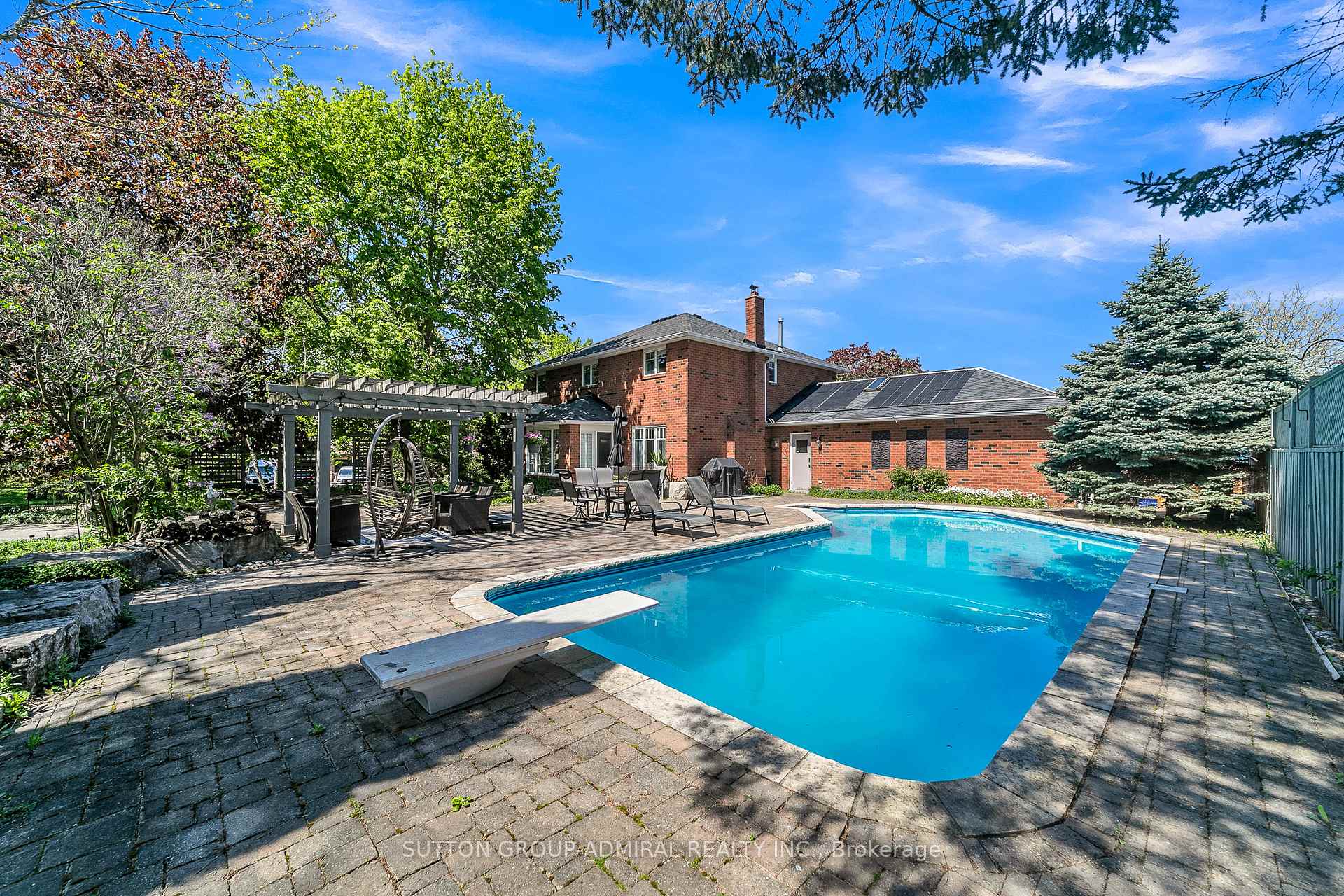 Photo 36 of 48 Maple Way, East Gwillimbury, Sharon — HOMEH