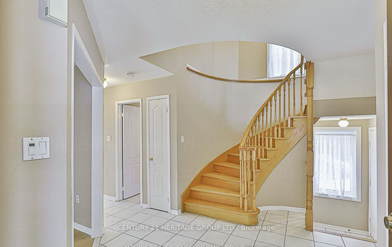 Photo 3 of 162 Widdifield Avenue, Newmarket, Armitage — HOMEH