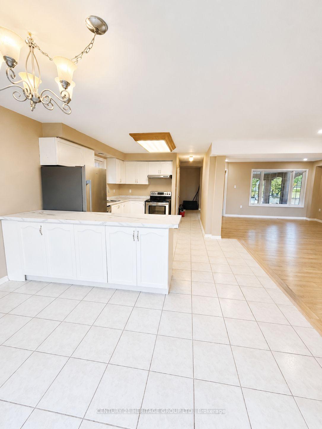 Photo 18 of 162 Widdifield Avenue, Newmarket, Armitage — HOMEH