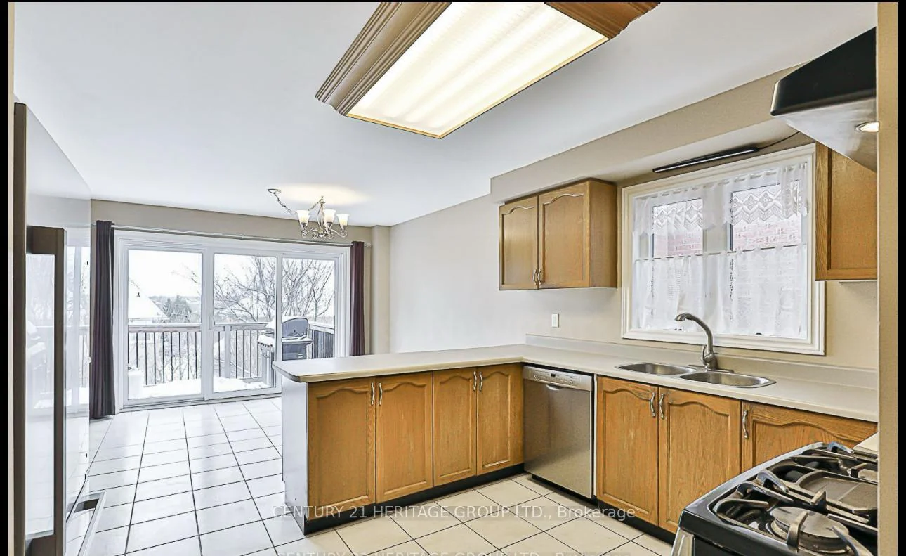 Photo 13 of 162 Widdifield Avenue, Newmarket, Armitage — HOMEH