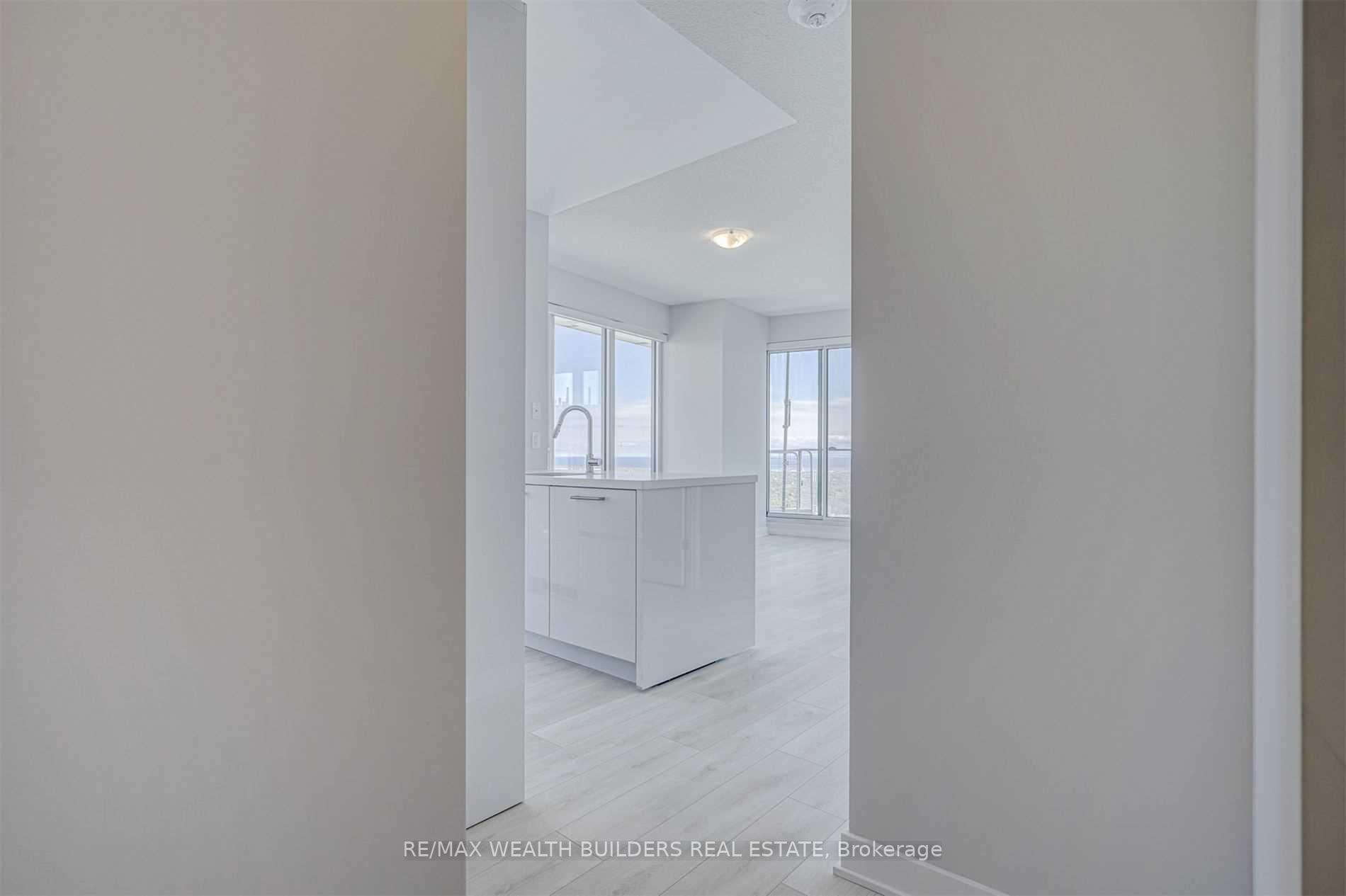 Photo 5 of Unit 5003, 2221 Yonge Street, Toronto, Mount Pleasant West — HOMEH
