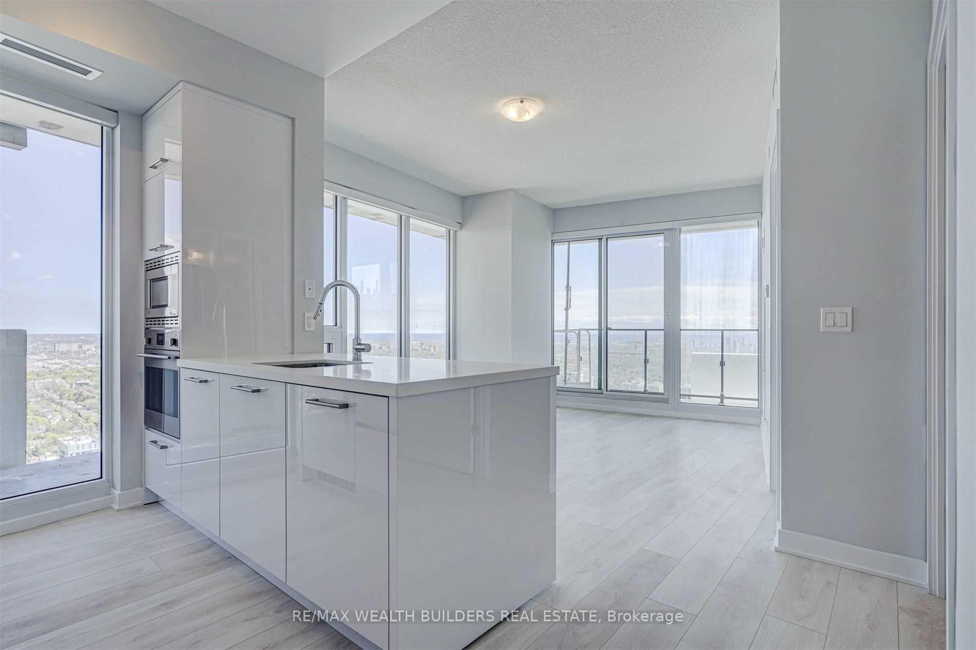 Photo 6 of Unit 5003, 2221 Yonge Street, Toronto, Mount Pleasant West — HOMEH