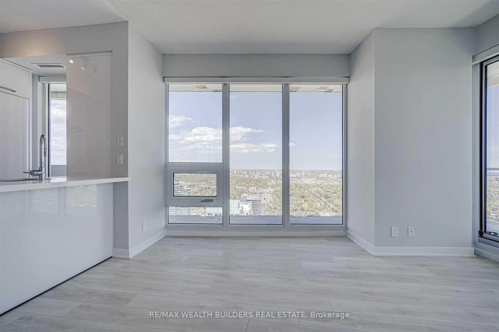 Photo 8 of Unit 5003, 2221 Yonge Street, Toronto, Mount Pleasant West — HOMEH