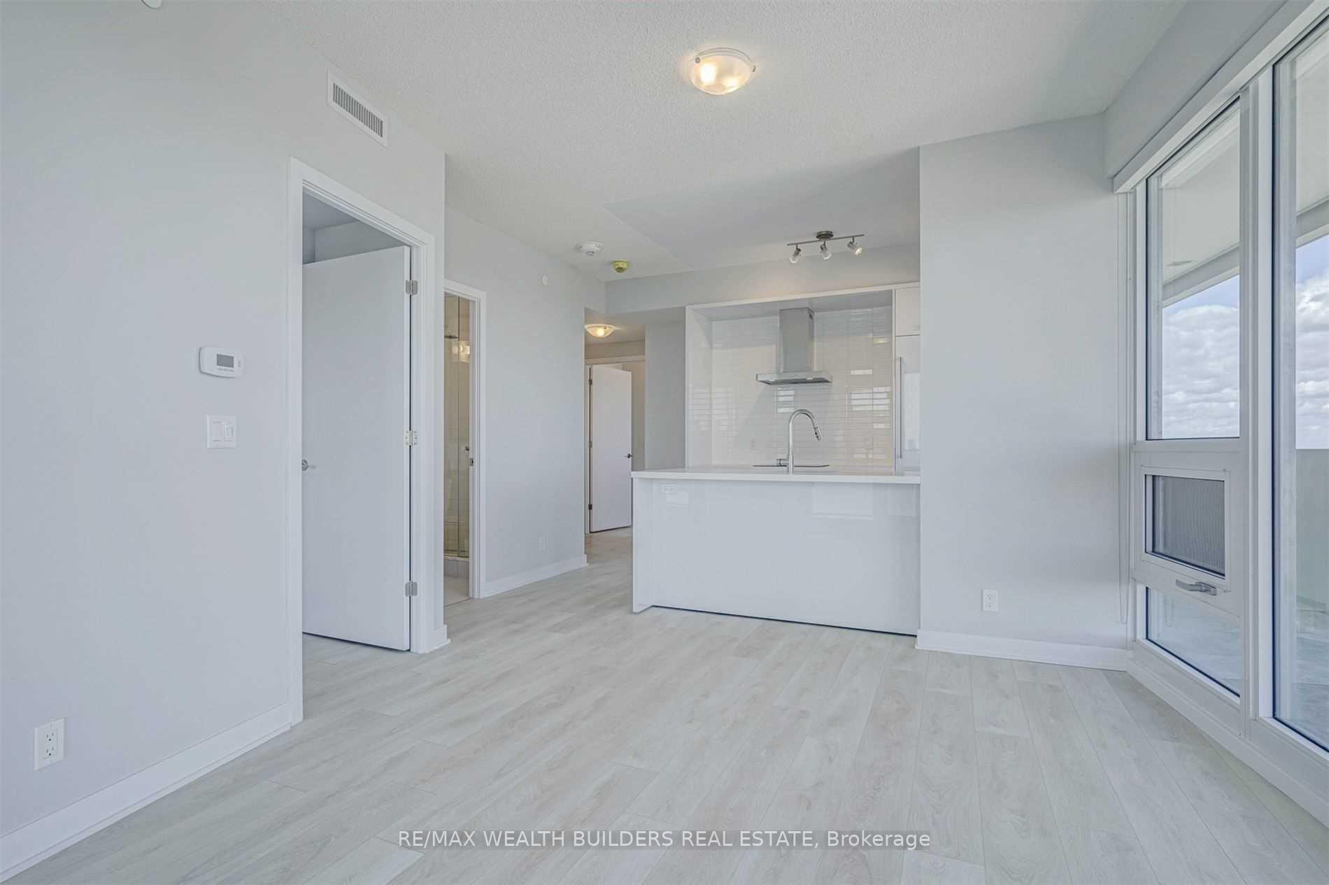 Photo 9 of Unit 5003, 2221 Yonge Street, Toronto, Mount Pleasant West — HOMEH
