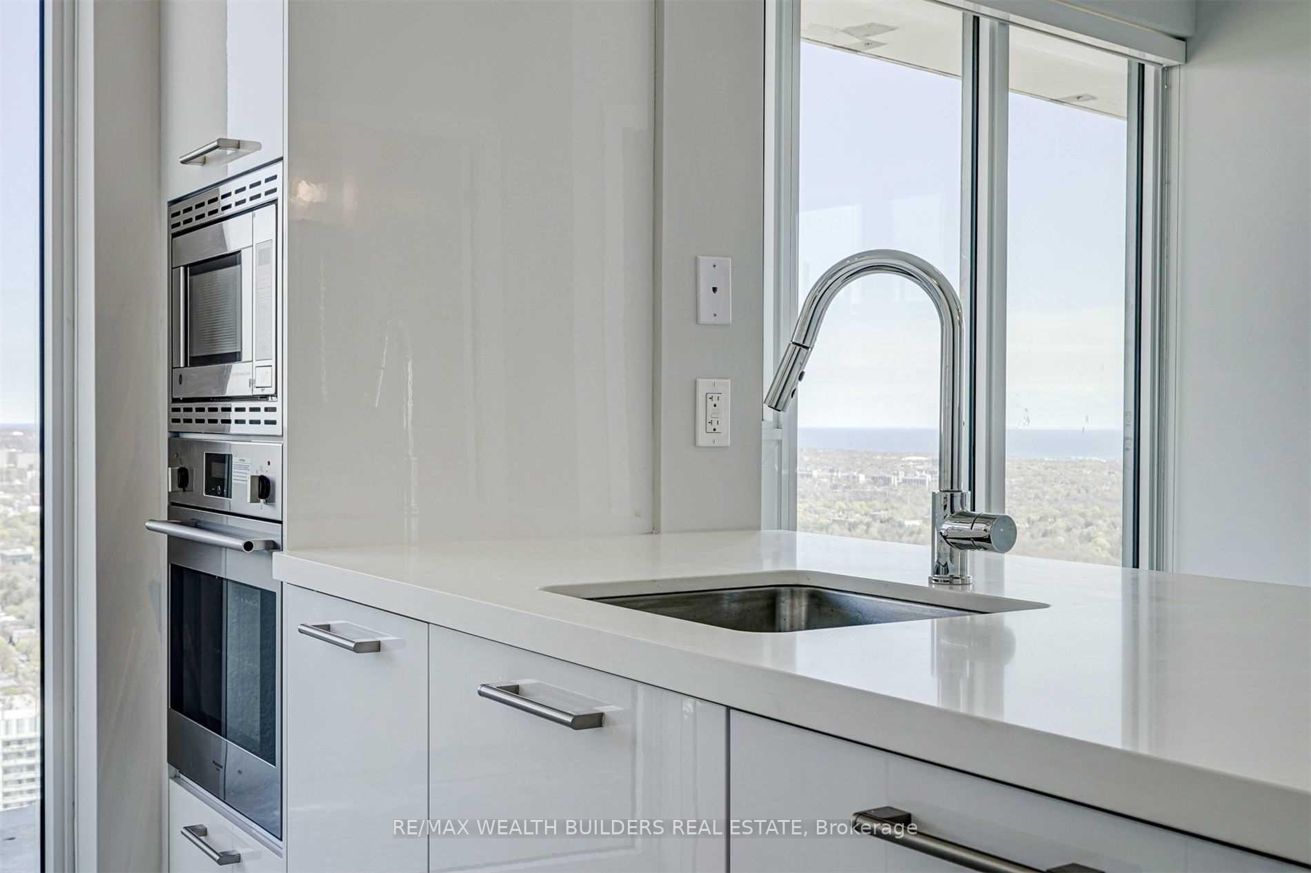 Photo 13 of Unit 5003, 2221 Yonge Street, Toronto, Mount Pleasant West — HOMEH