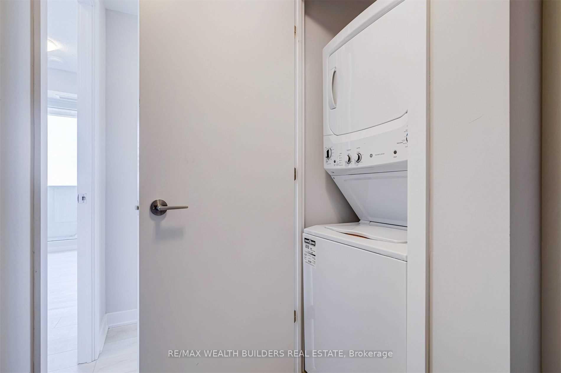 Photo 14 of Unit 5003, 2221 Yonge Street, Toronto, Mount Pleasant West — HOMEH