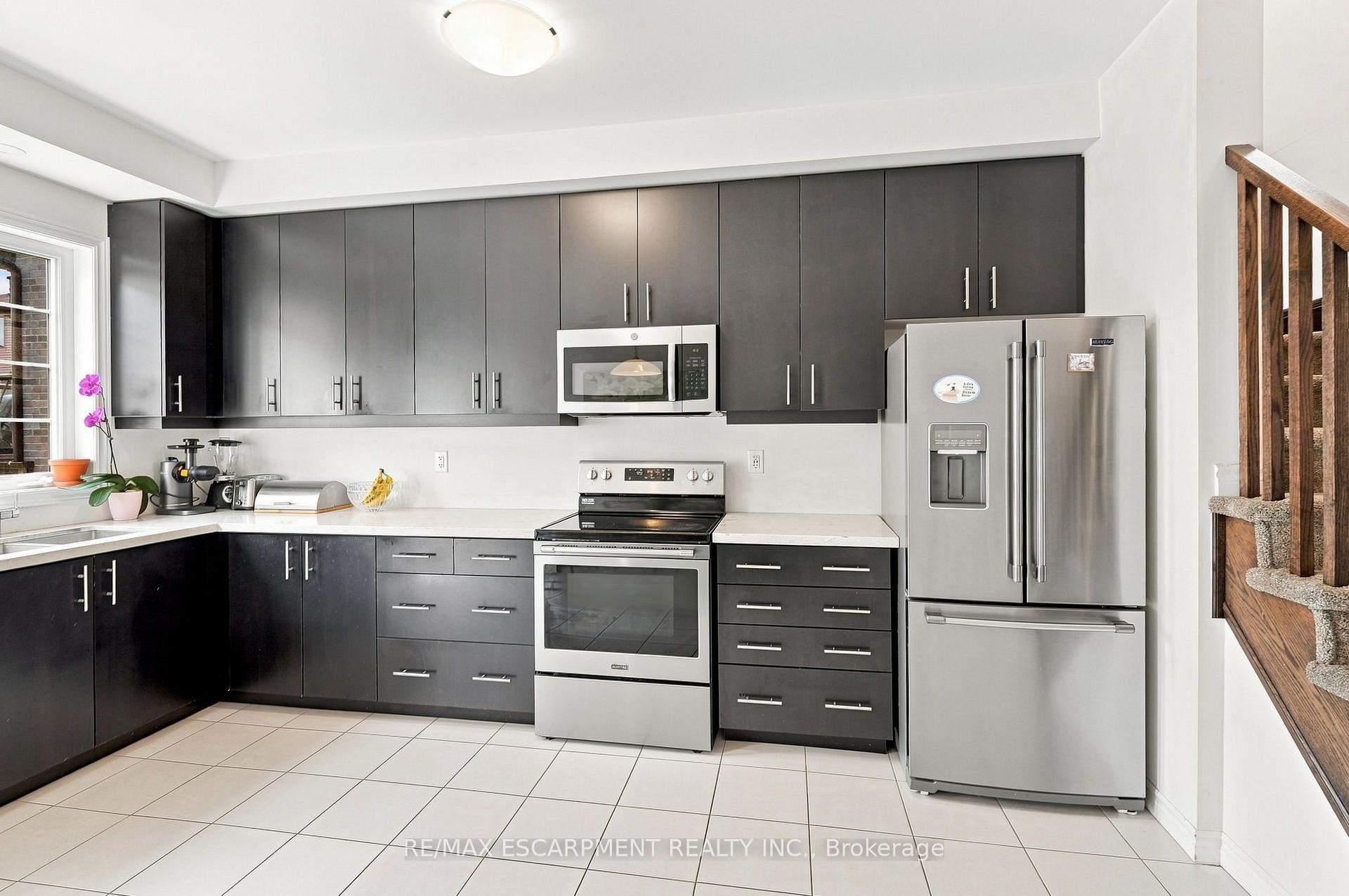 Photo 8 of 4870 Connor Drive, Lincoln, Beamsville — HOMEH
