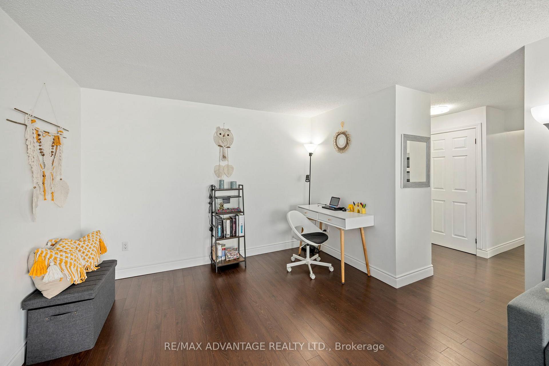 Photo 5 of Unit 708, 570 Proudfoot Lane, London, North M — HOMEH