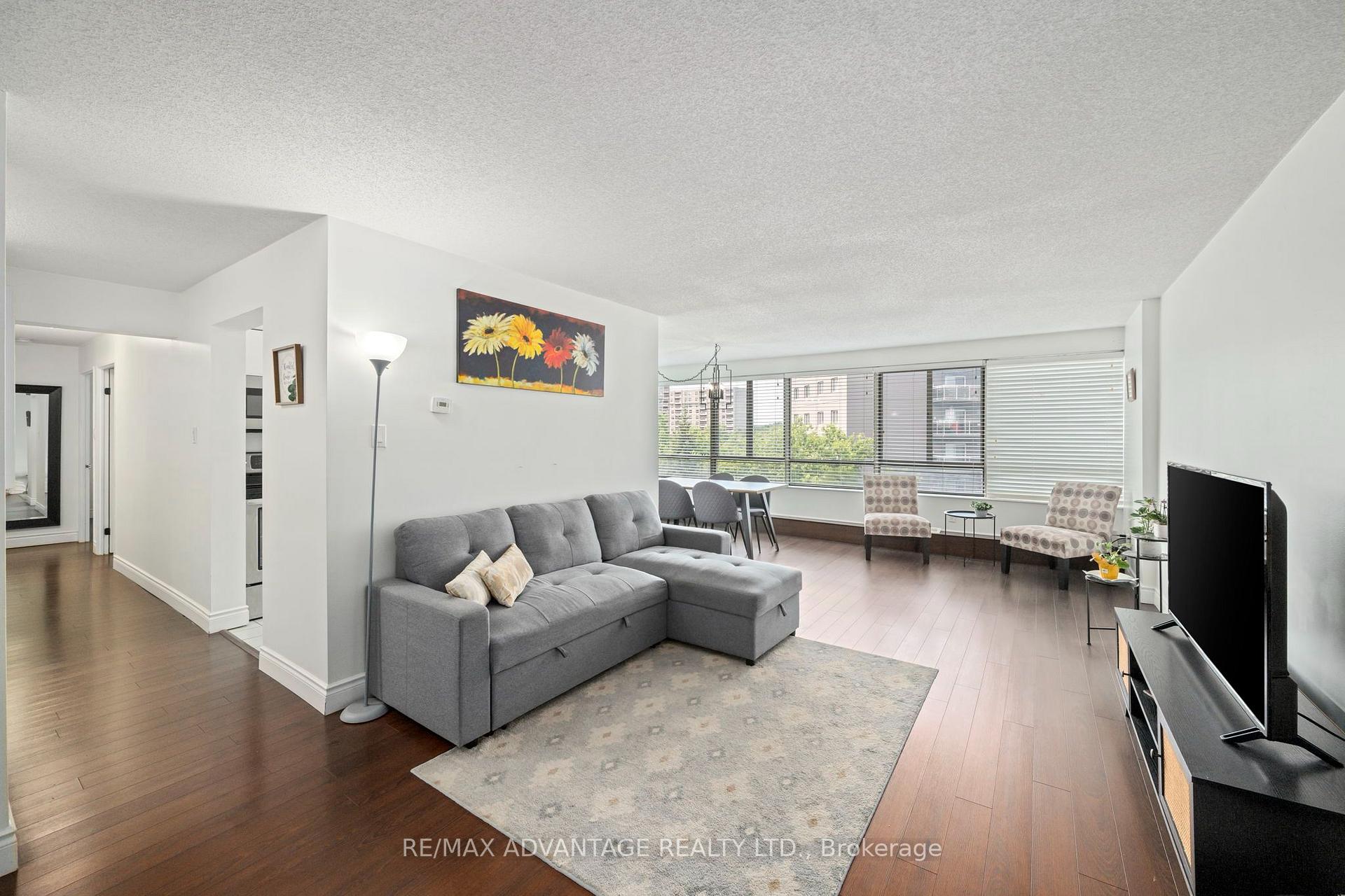 Photo 6 of Unit 708, 570 Proudfoot Lane, London, North M — HOMEH