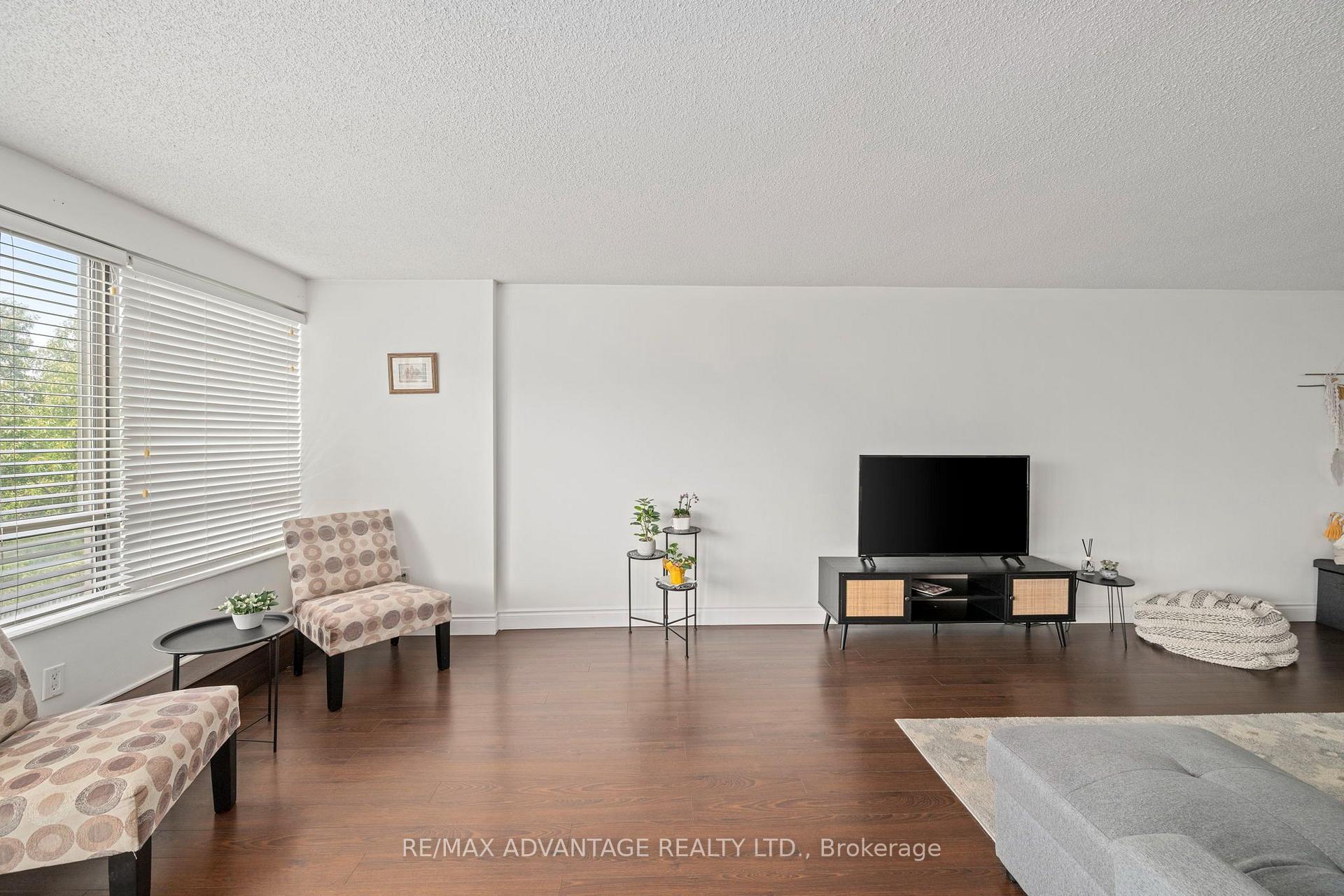 Photo 9 of Unit 708, 570 Proudfoot Lane, London, North M — HOMEH