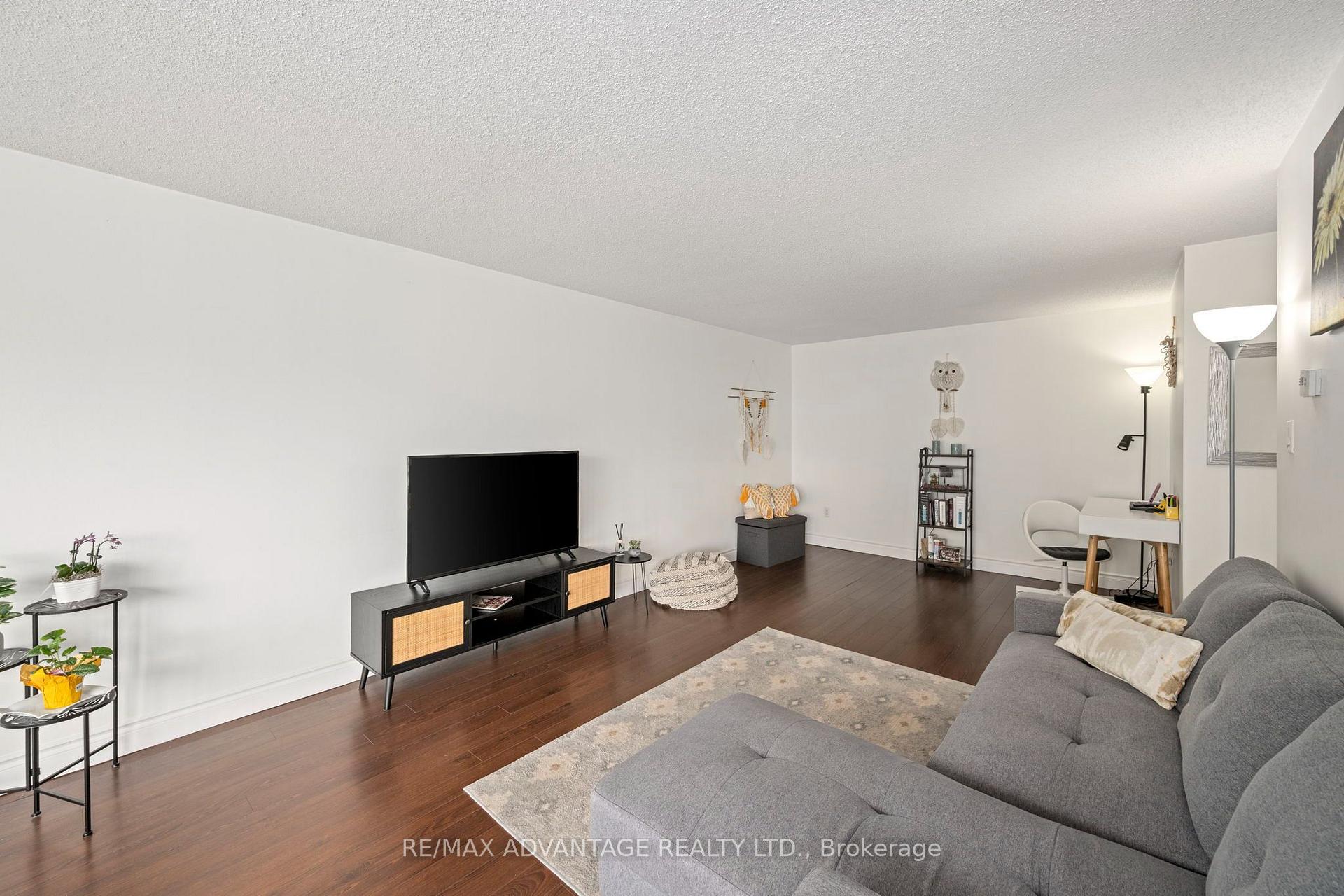 Photo 10 of Unit 708, 570 Proudfoot Lane, London, North M — HOMEH