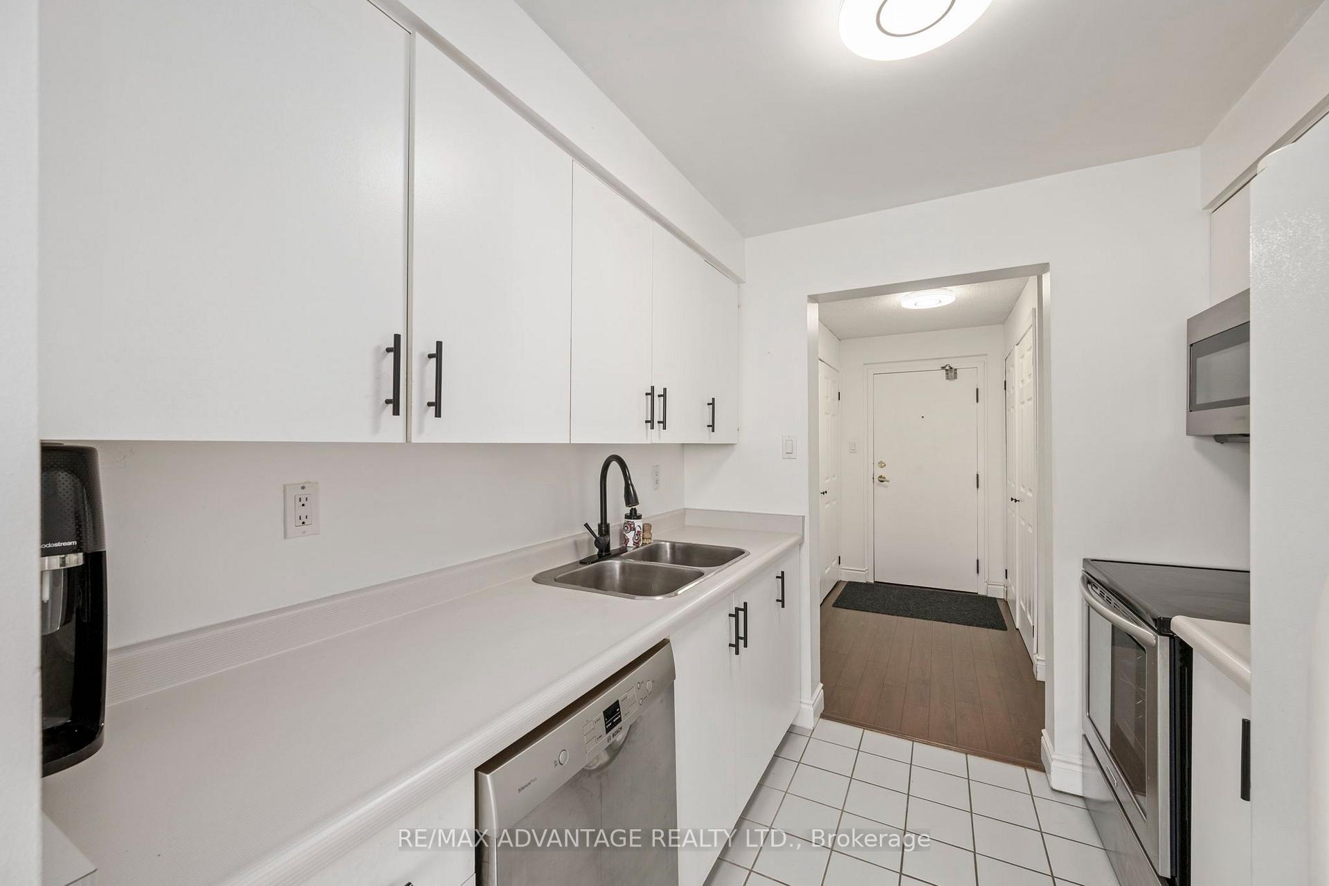 Photo 13 of Unit 708, 570 Proudfoot Lane, London, North M — HOMEH