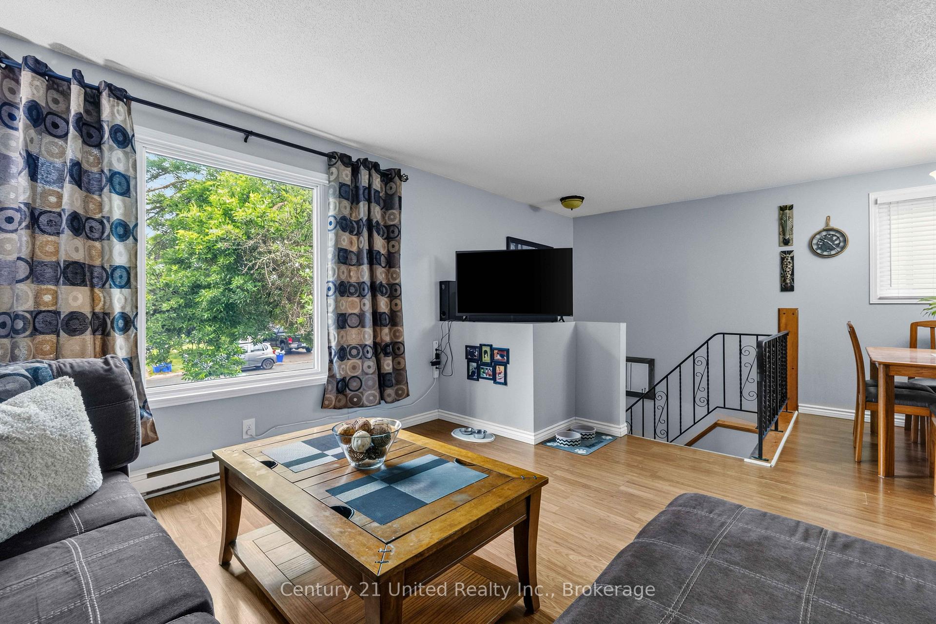Photo 4 of 718 Mountain Ash Road, Peterborough, Otonabee Ward 1 — HOMEH