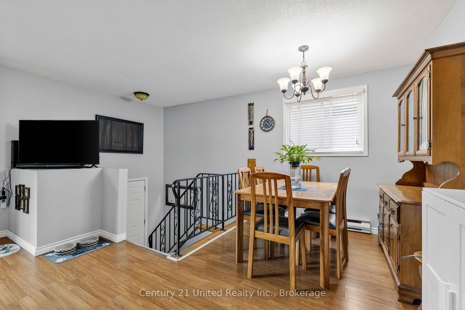 Photo 5 of 718 Mountain Ash Road, Peterborough, Otonabee Ward 1 — HOMEH