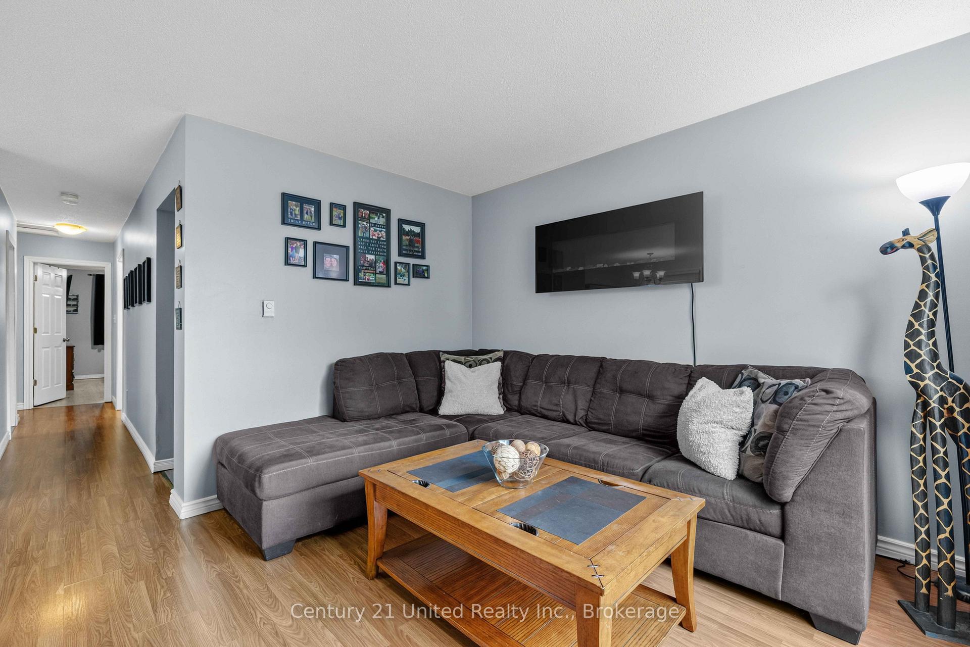 Photo 8 of 718 Mountain Ash Road, Peterborough, Otonabee Ward 1 — HOMEH