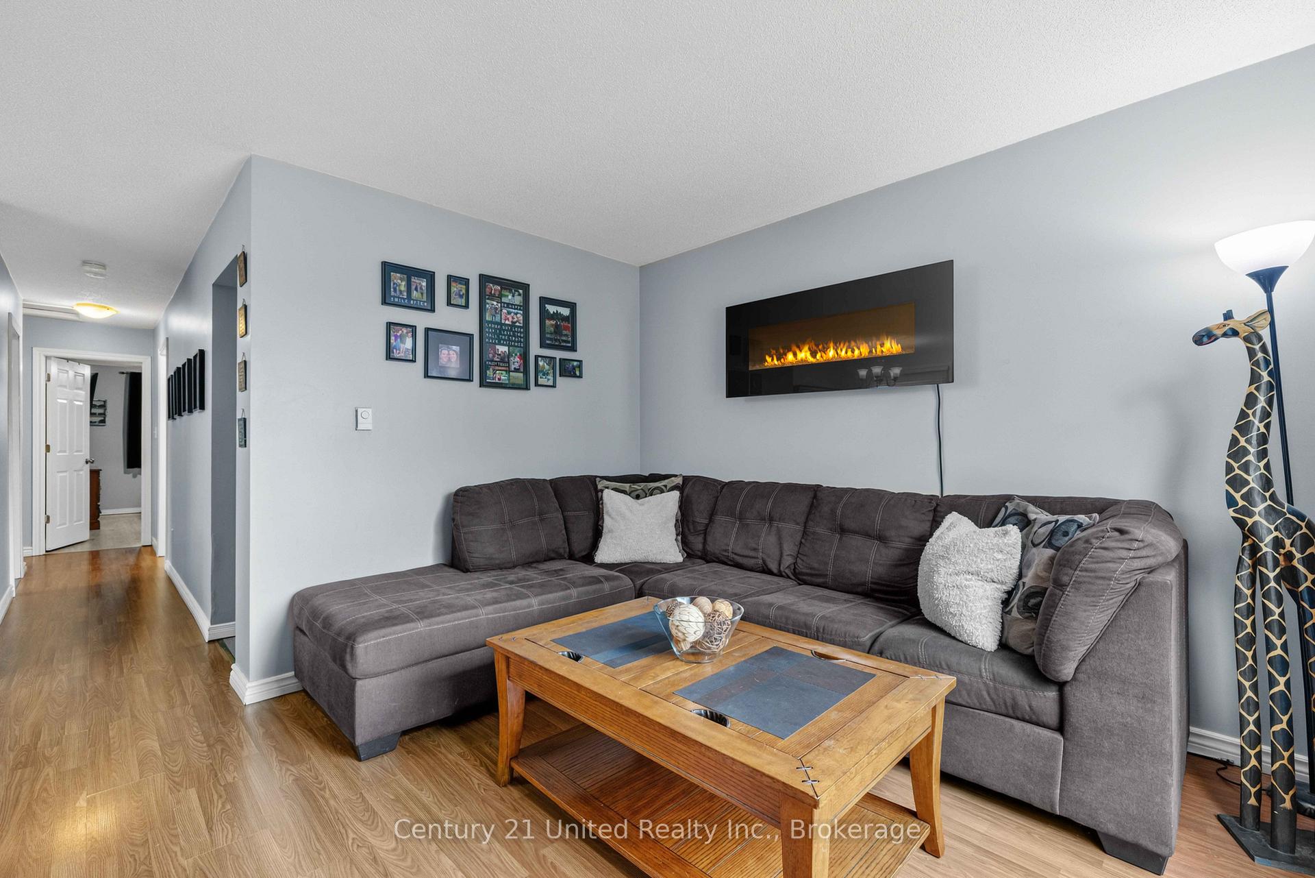 Photo 9 of 718 Mountain Ash Road, Peterborough, Otonabee Ward 1 — HOMEH