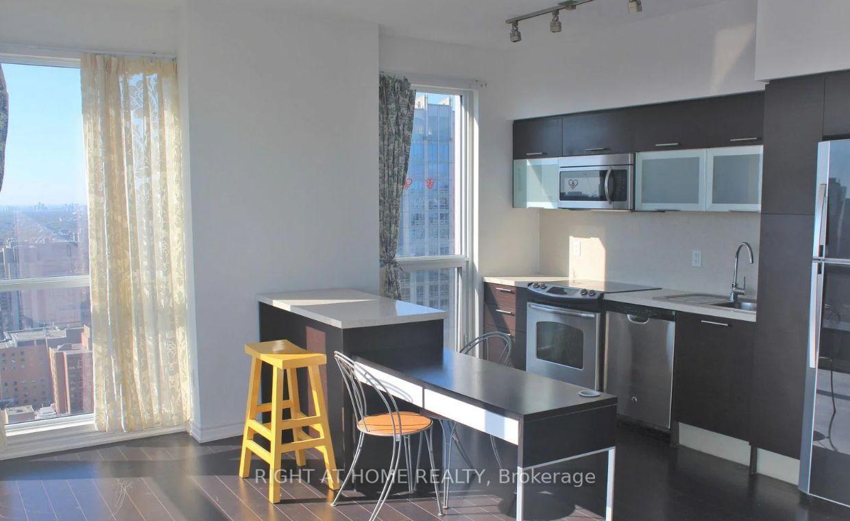 Photo 4 of Unit 4010, 386 Yonge Street, Toronto, Bay Street Corridor — HOMEH