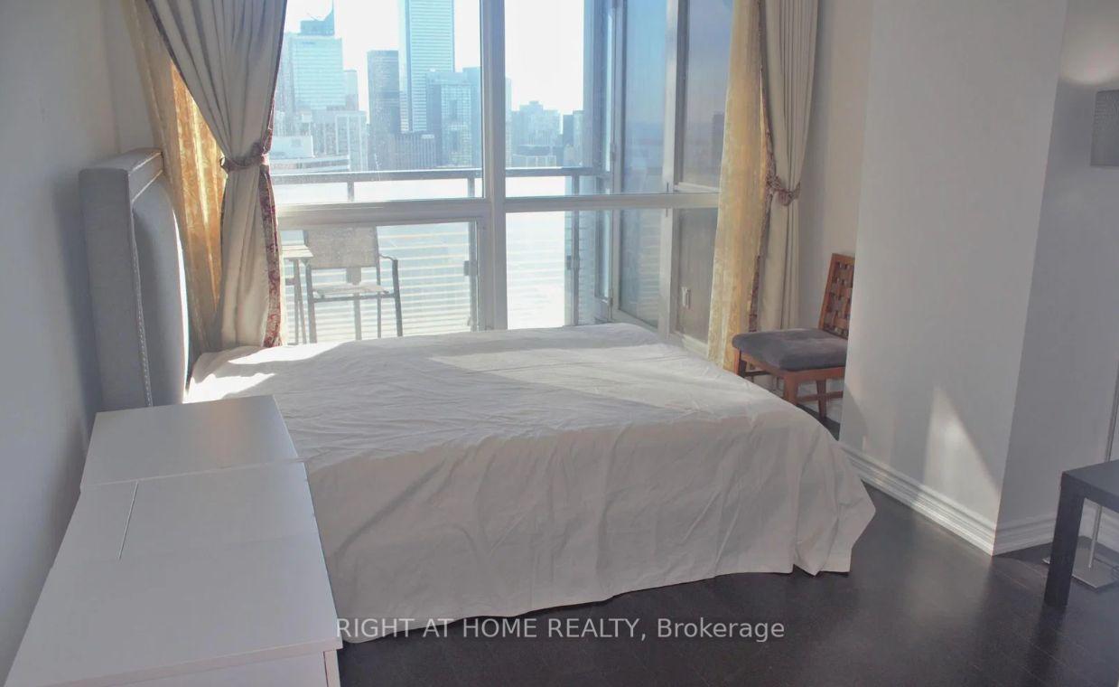 Photo 6 of Unit 4010, 386 Yonge Street, Toronto, Bay Street Corridor — HOMEH