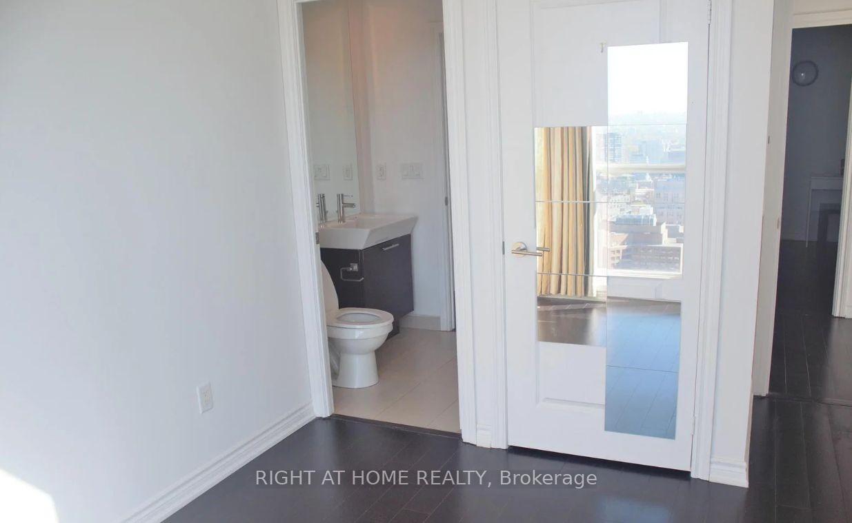 Photo 9 of Unit 4010, 386 Yonge Street, Toronto, Bay Street Corridor — HOMEH