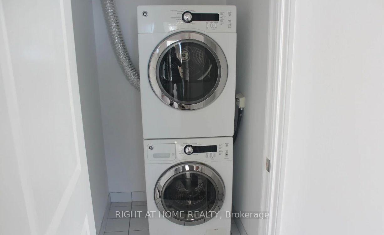 Photo 14 of Unit 4010, 386 Yonge Street, Toronto, Bay Street Corridor — HOMEH