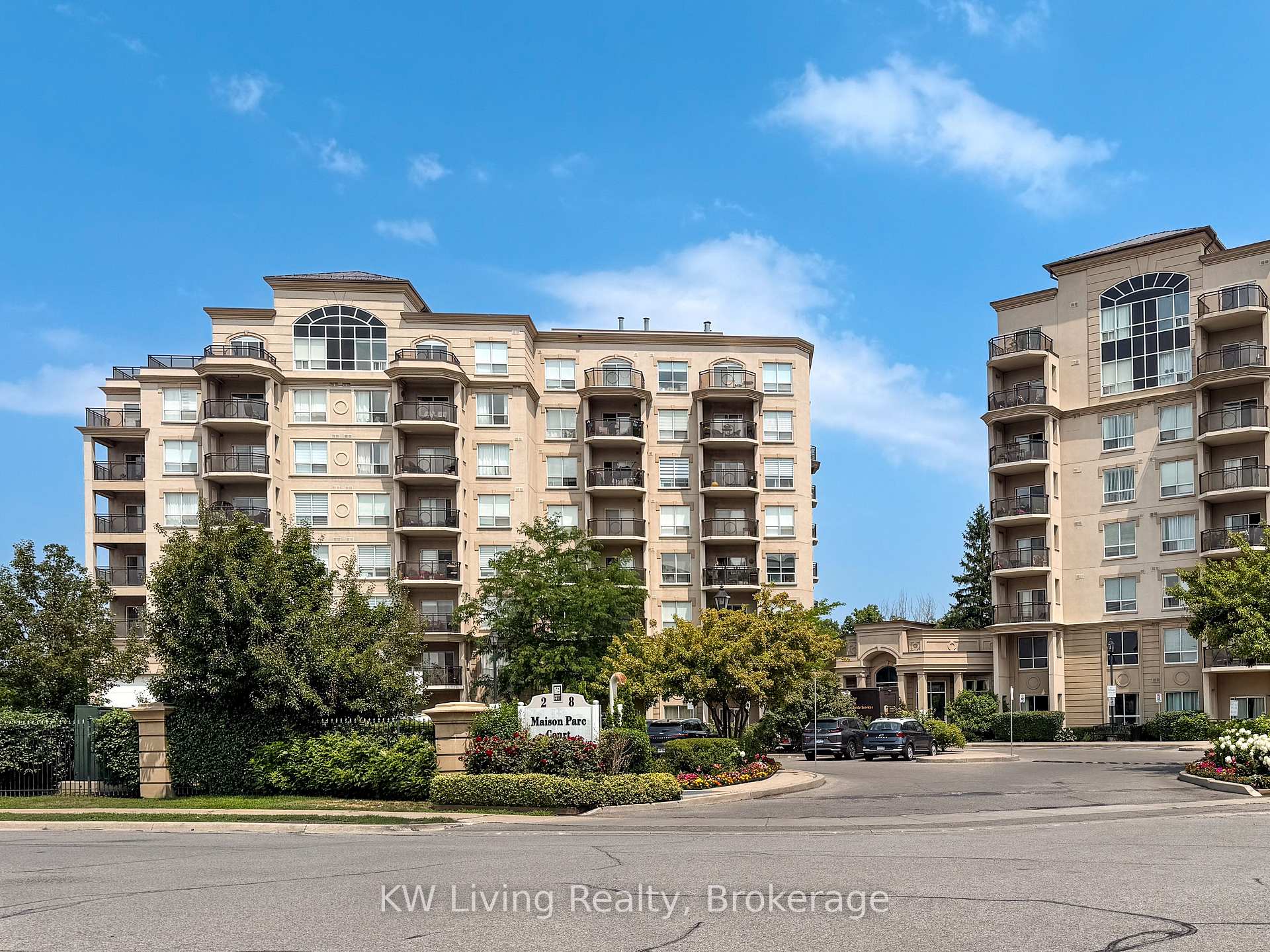 Front of Unit 703, 8 Maison Parc Court