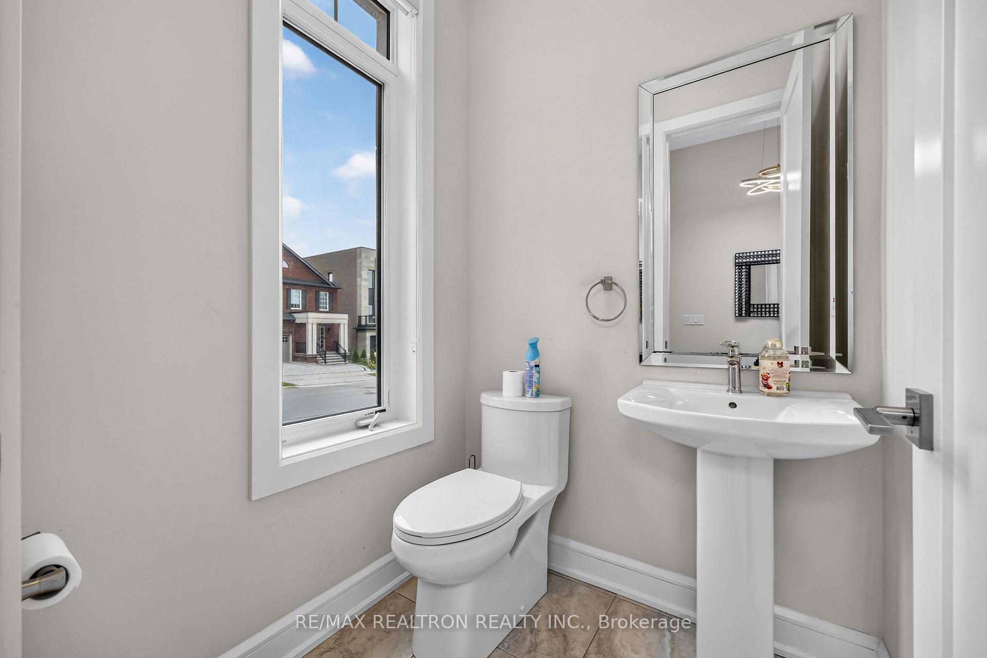 Photo 6 of 136 Abner Miles Drive, Vaughan, Patterson — HOMEH