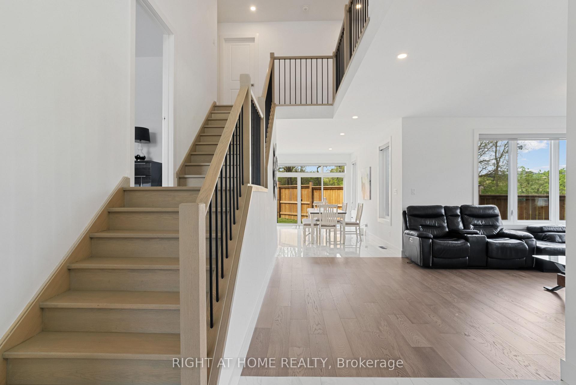 Photo 5 of 2705 Oriole Drive, London, South U — HOMEH