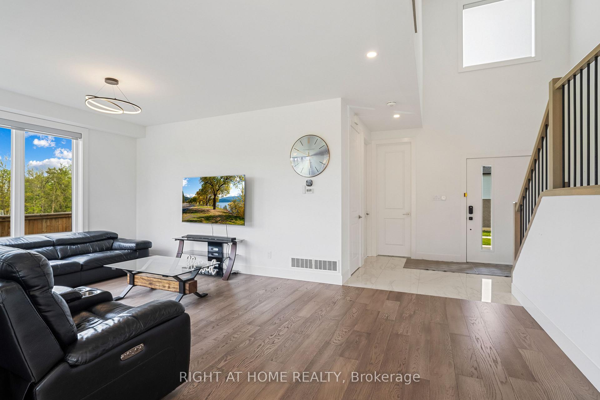 Photo 6 of 2705 Oriole Drive, London, South U — HOMEH