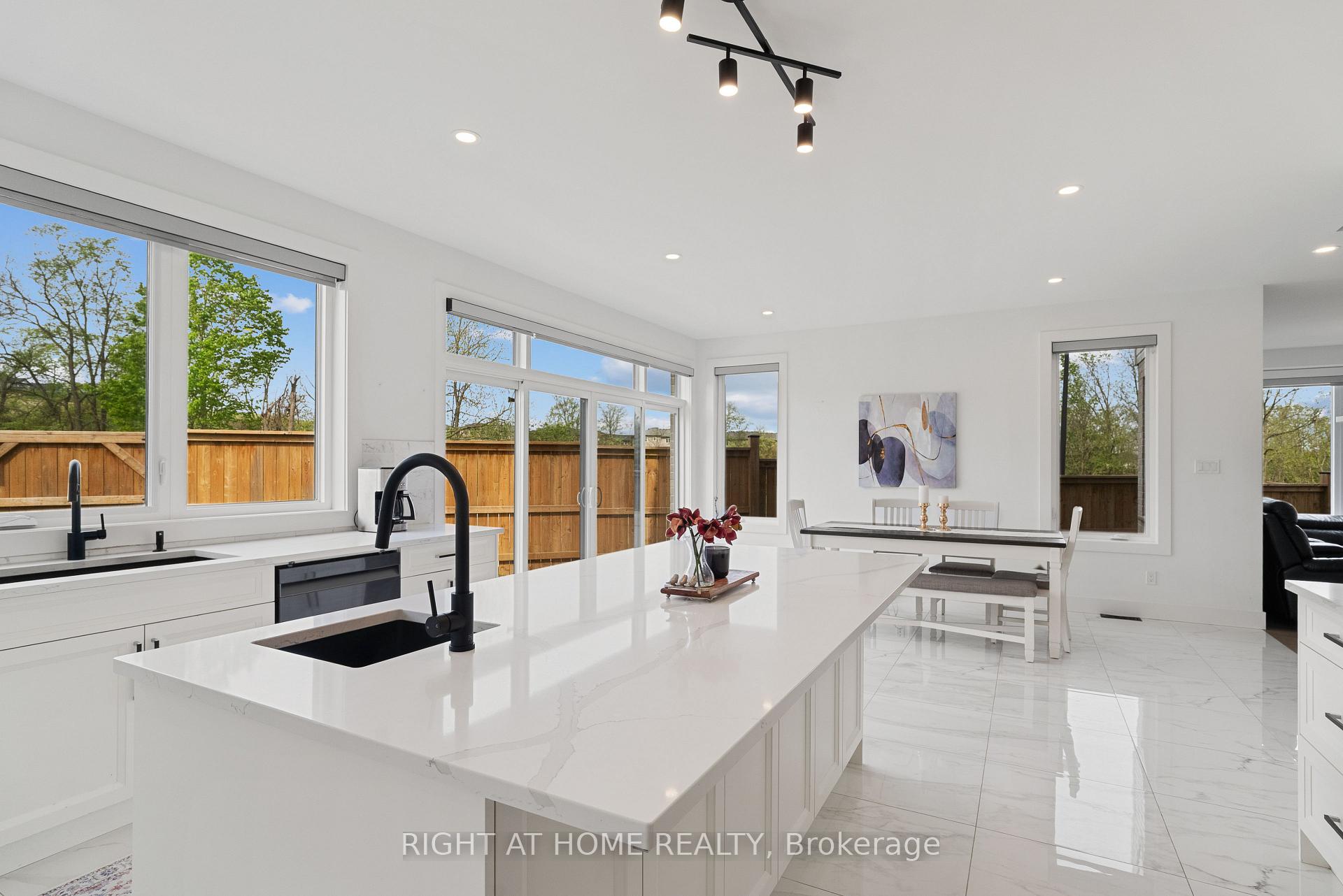 Photo 11 of 2705 Oriole Drive, London, South U — HOMEH