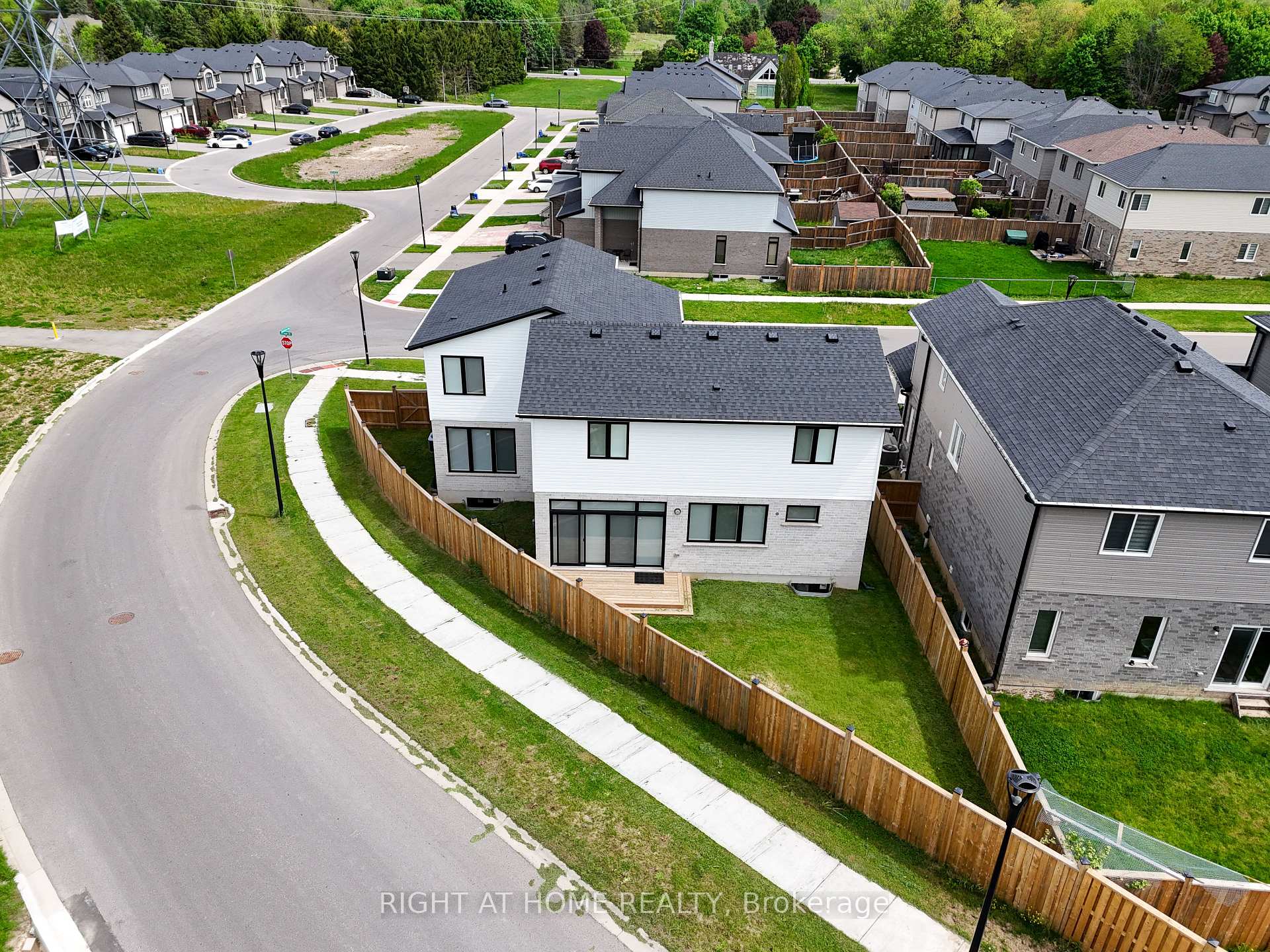 Photo 45 of 2705 Oriole Drive, London, South U — HOMEH