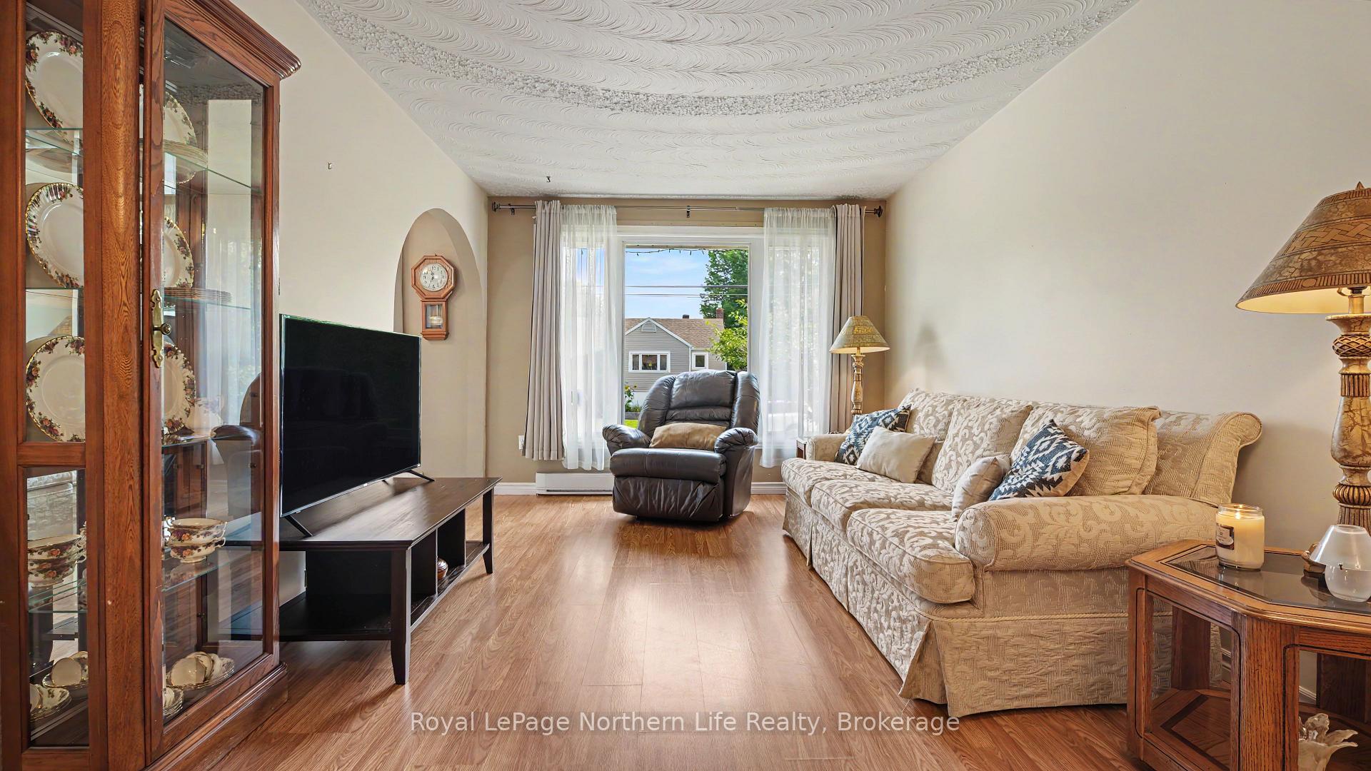 Photo 3 of 29 Pollard Avenue, North Bay, Ferris — HOMEH