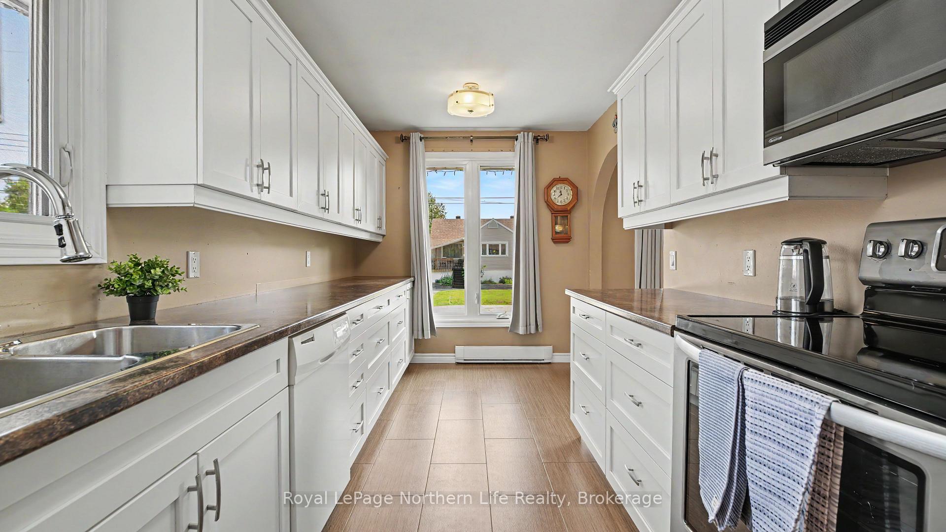 Photo 12 of 29 Pollard Avenue, North Bay, Ferris — HOMEH