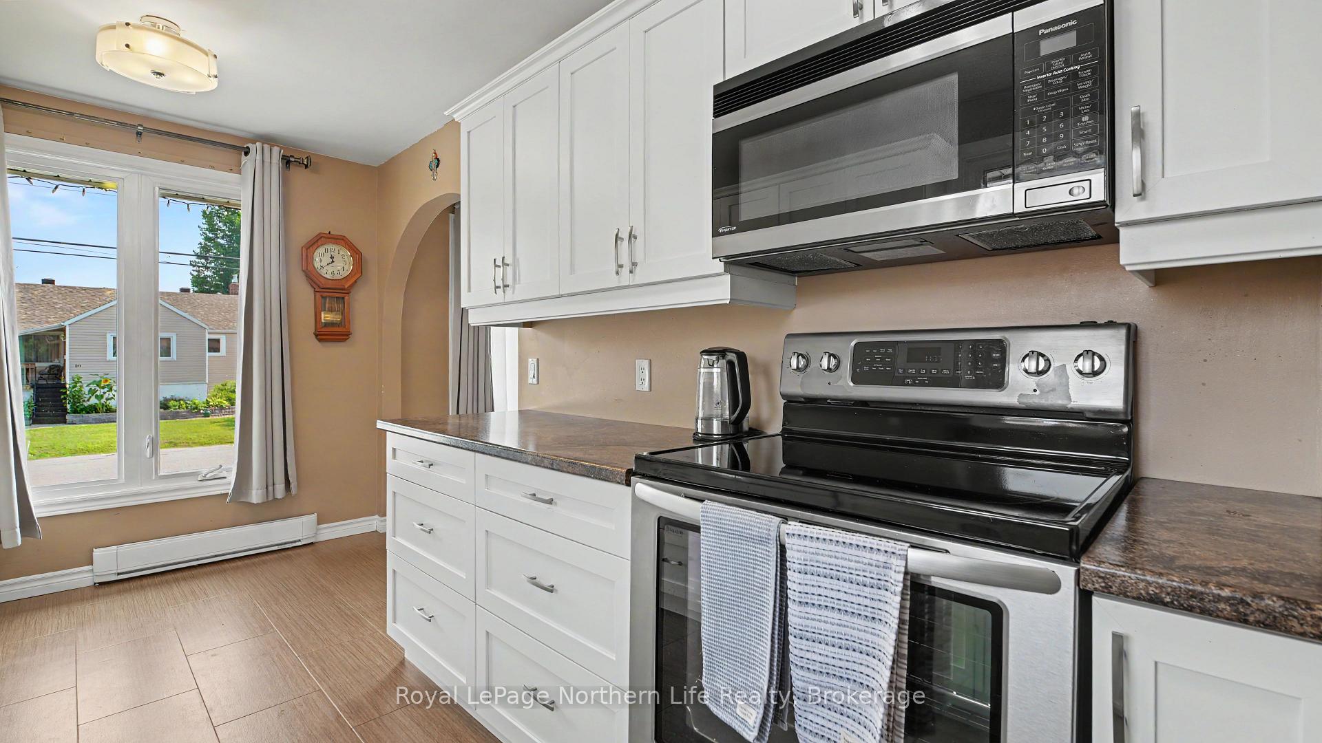 Photo 14 of 29 Pollard Avenue, North Bay, Ferris — HOMEH