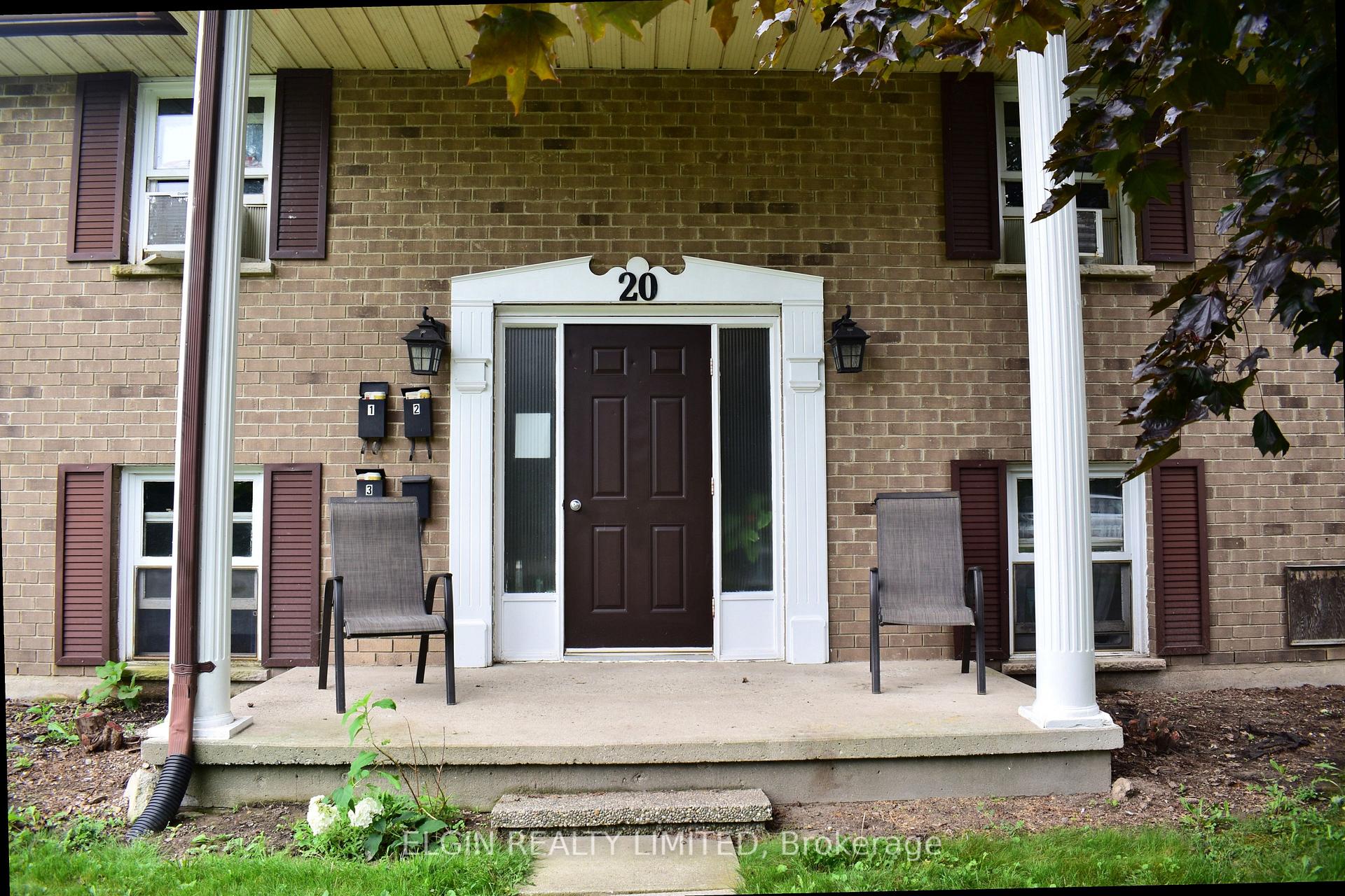 Photo 3 of 20 Tecumseh Street, St. Thomas — HOMEH