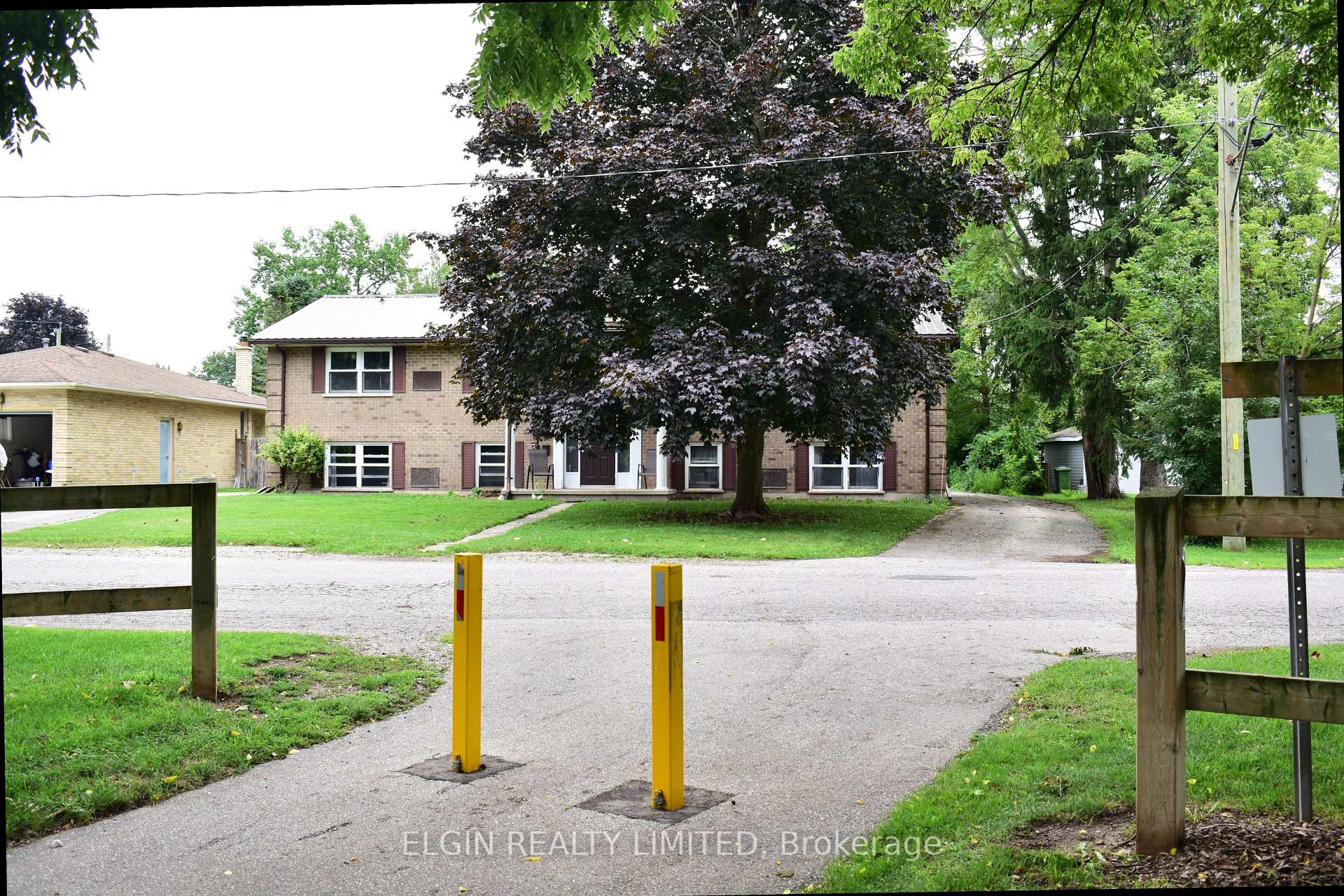 Photo 4 of 20 Tecumseh Street, St. Thomas — HOMEH