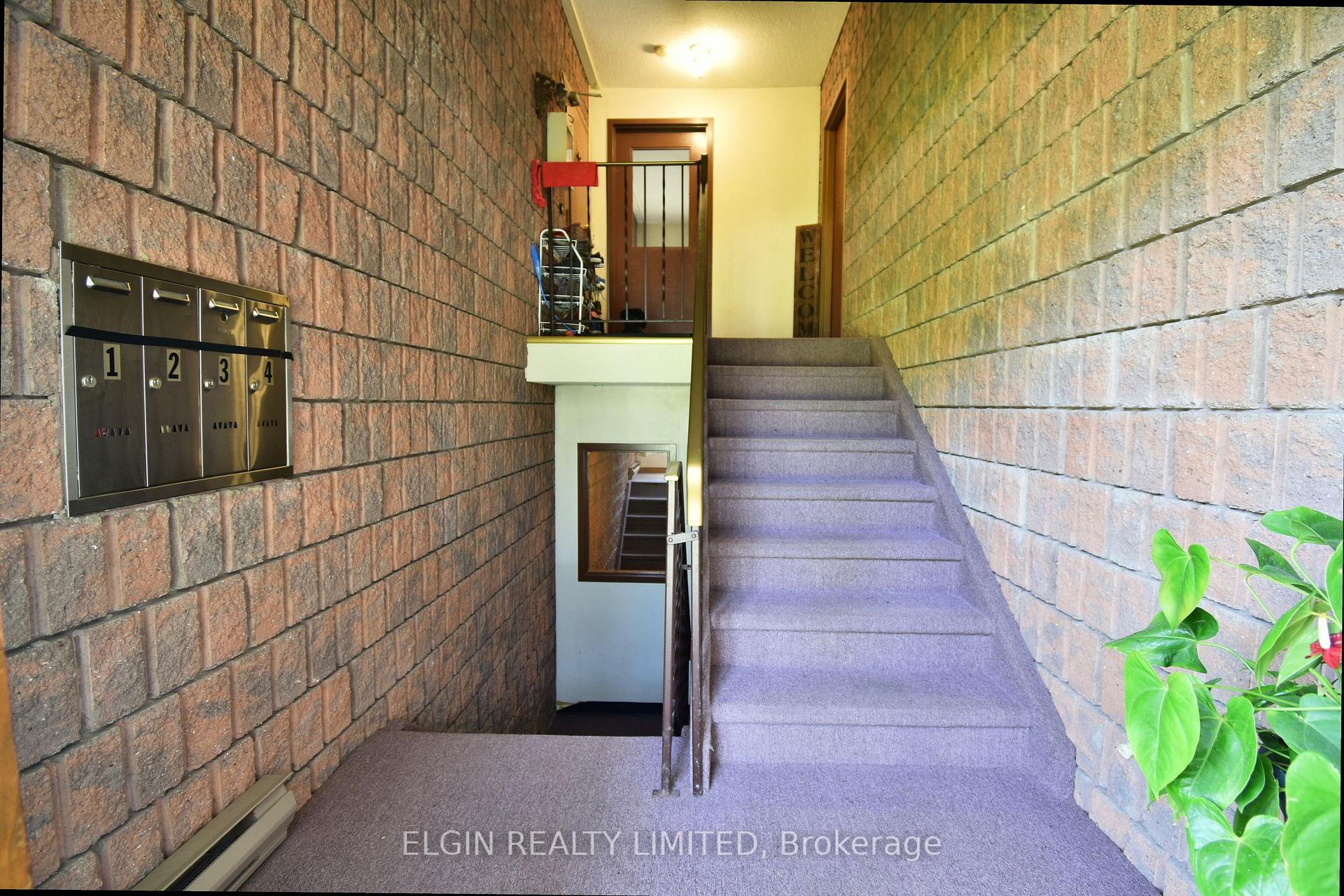 Photo 7 of 20 Tecumseh Street, St. Thomas — HOMEH