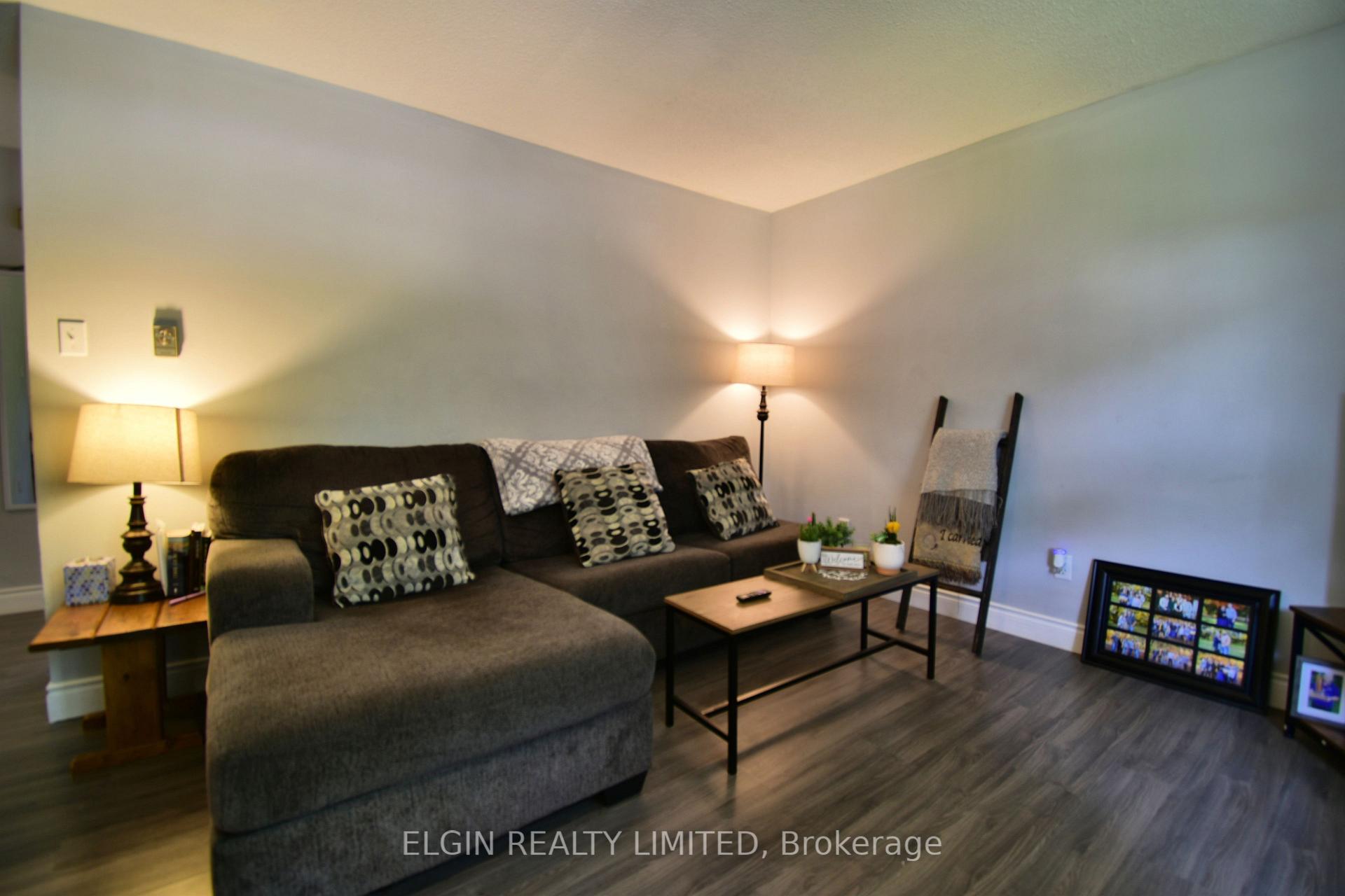Photo 9 of 20 Tecumseh Street, St. Thomas — HOMEH