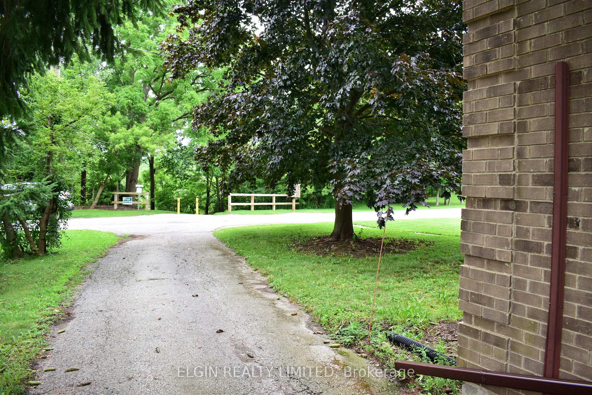Photo 18 of 20 Tecumseh Street, St. Thomas — HOMEH