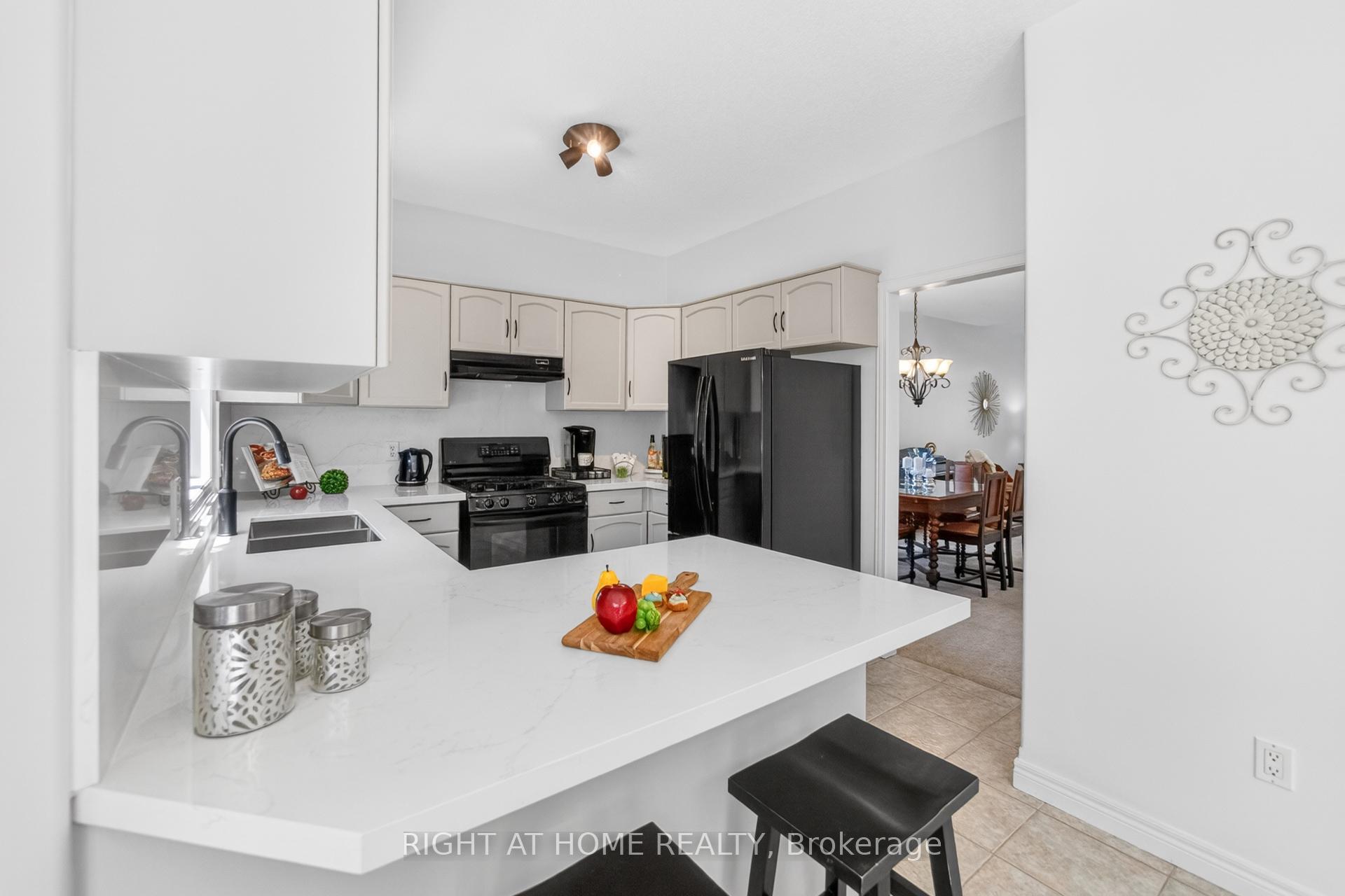 Photo 3 of 72 Beardmore Crescent, Halton Hills, Acton — HOMEH