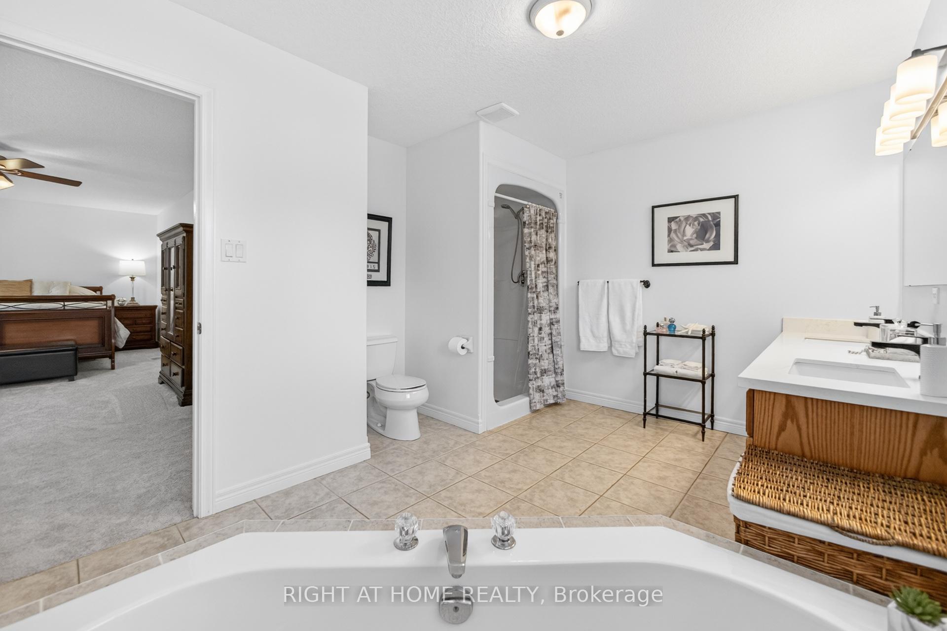 Photo 18 of 72 Beardmore Crescent, Halton Hills, Acton — HOMEH