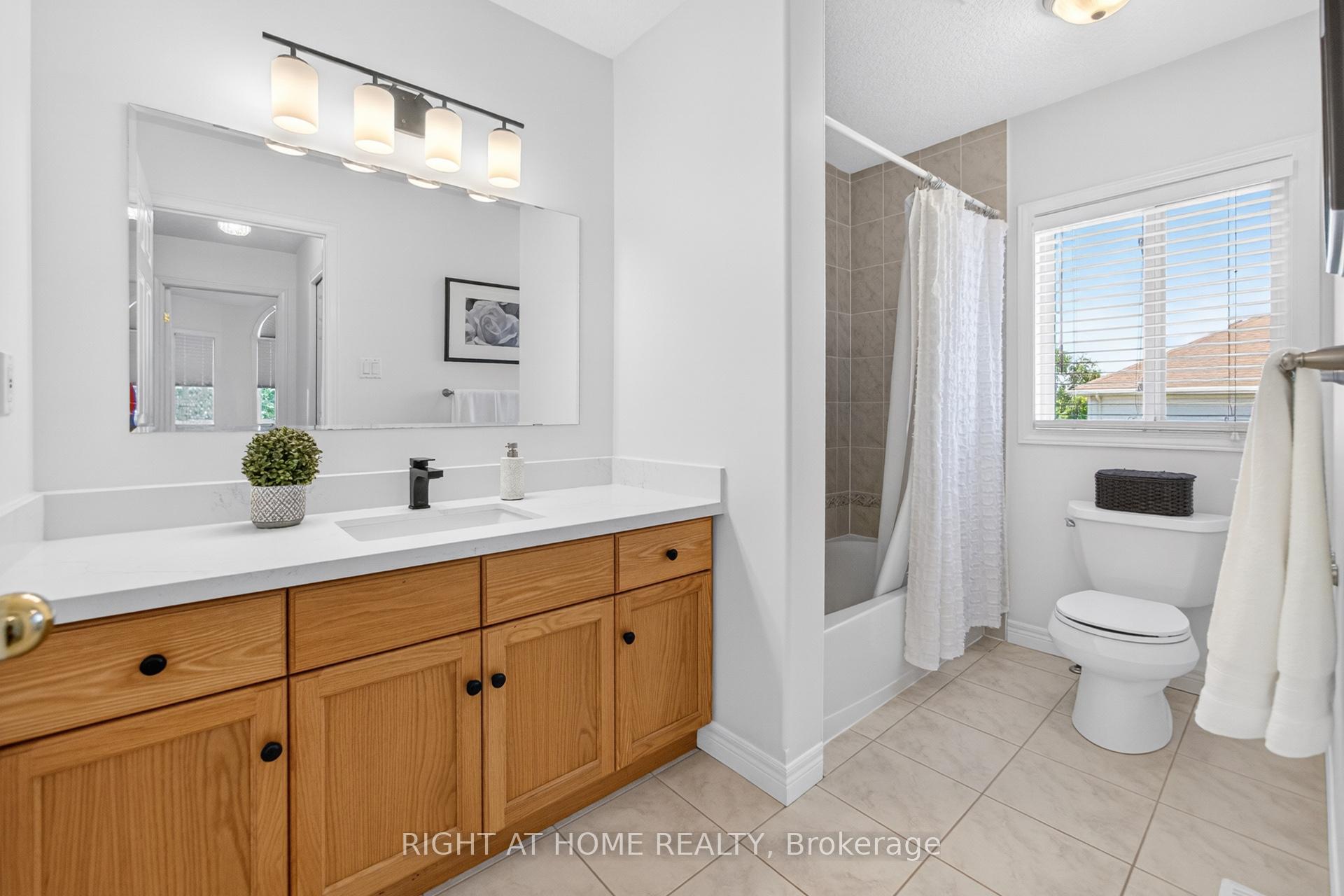 Photo 24 of 72 Beardmore Crescent, Halton Hills, Acton — HOMEH