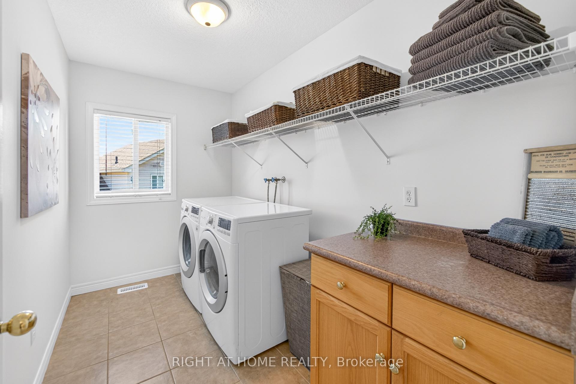 Photo 25 of 72 Beardmore Crescent, Halton Hills, Acton — HOMEH