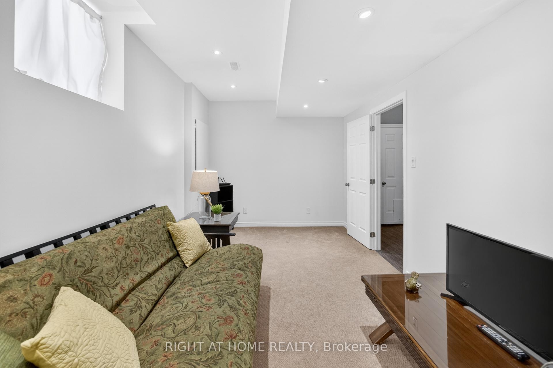 Photo 27 of 72 Beardmore Crescent, Halton Hills, Acton — HOMEH
