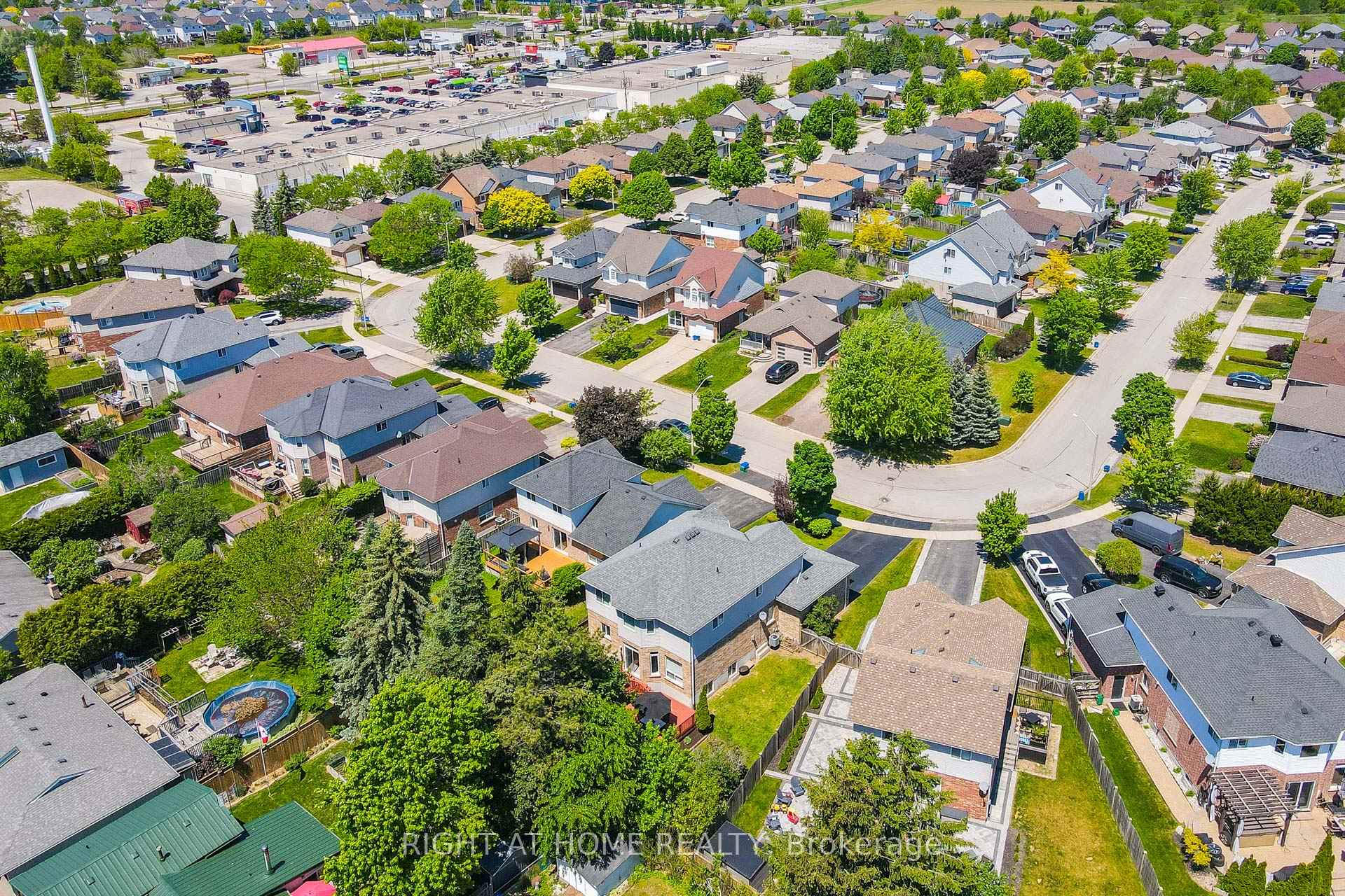 Photo 39 of 72 Beardmore Crescent, Halton Hills, Acton — HOMEH