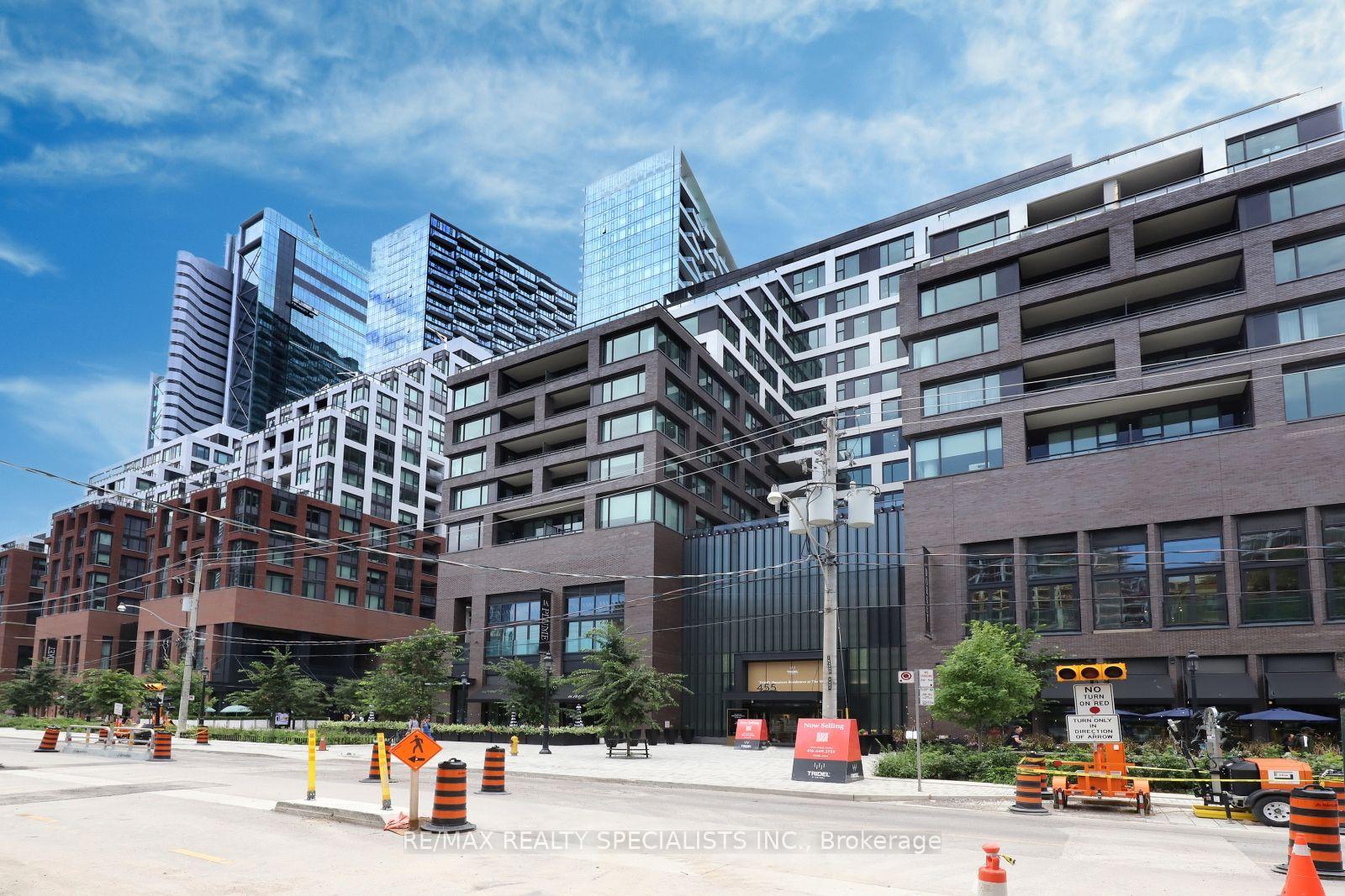 Front of Unit 704, 455 Wellington Street W